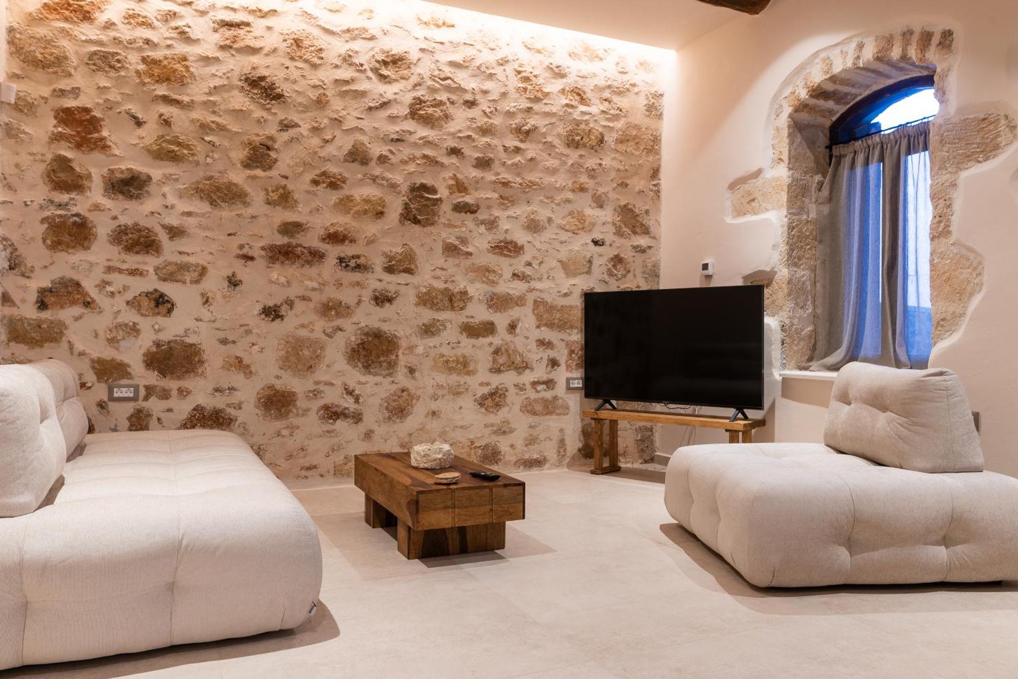 Delta-rho Villa *