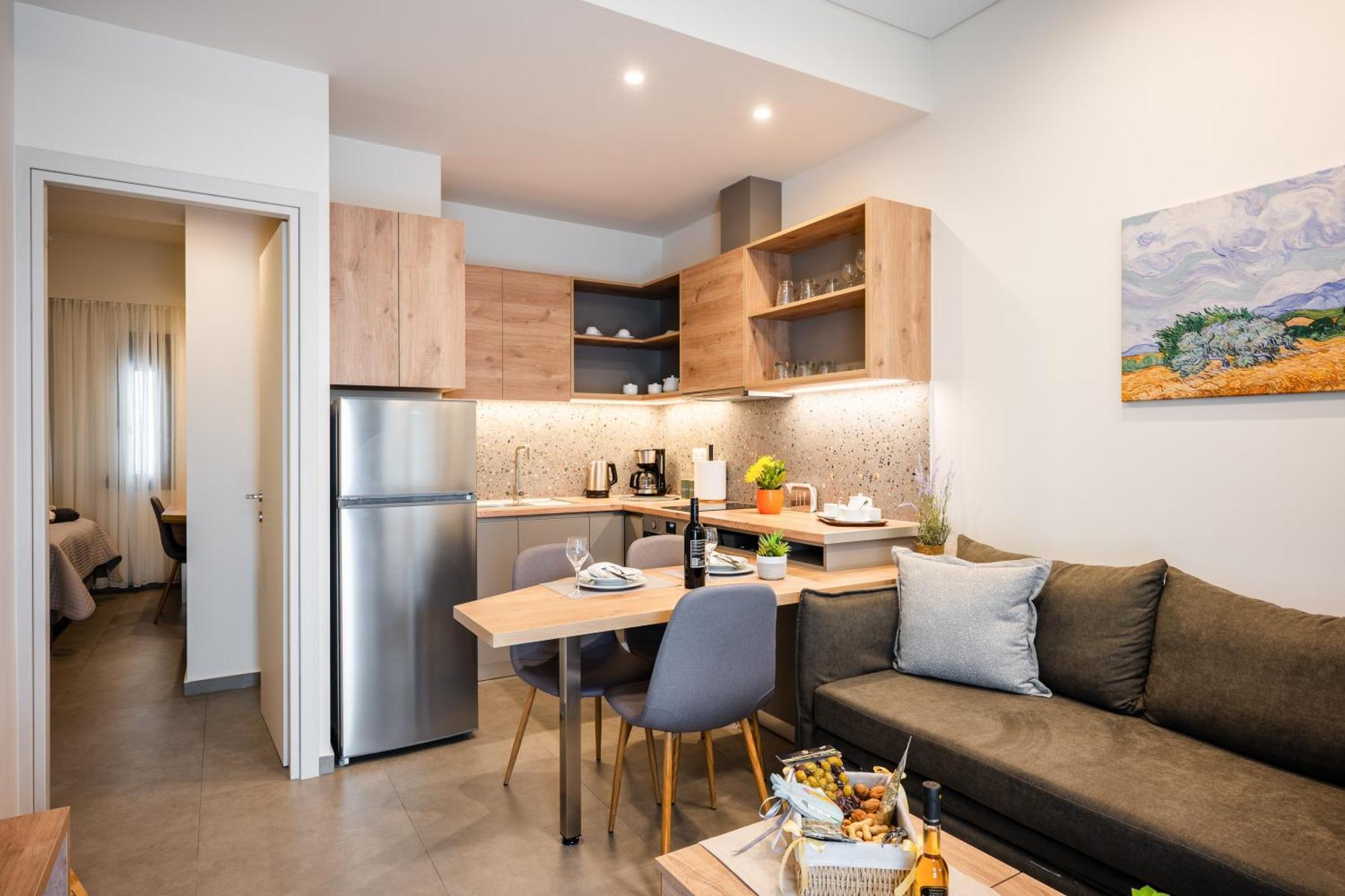 Clio - Newly Renovated With Parking Apartment *