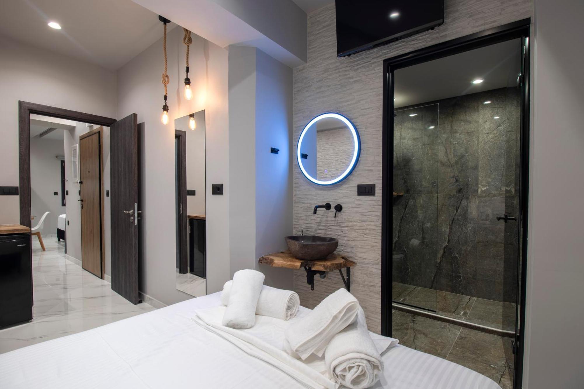 Urban Luxury In Chania Centre Apartment