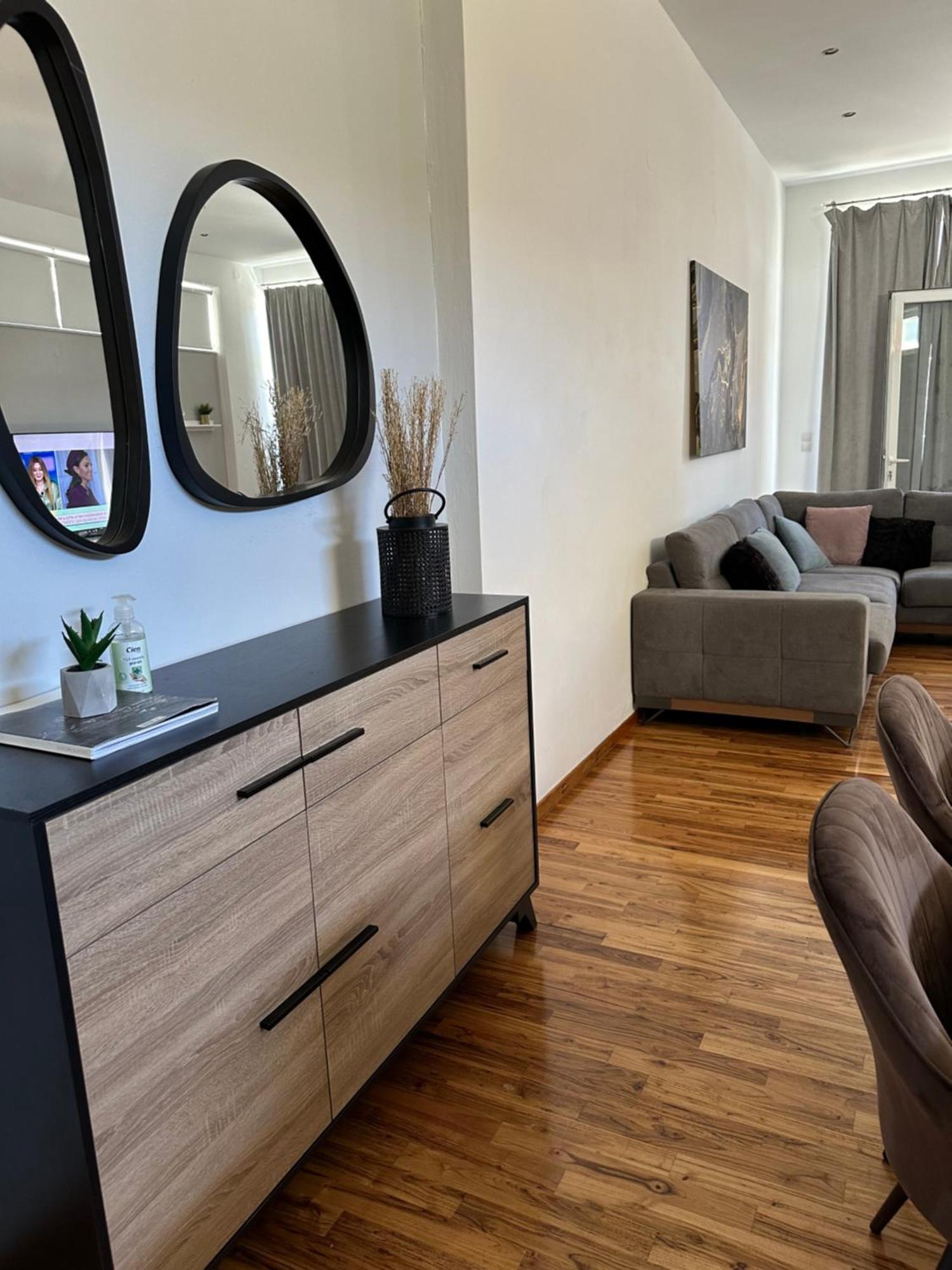 New Delux Studio With Wooden Floor Apartment