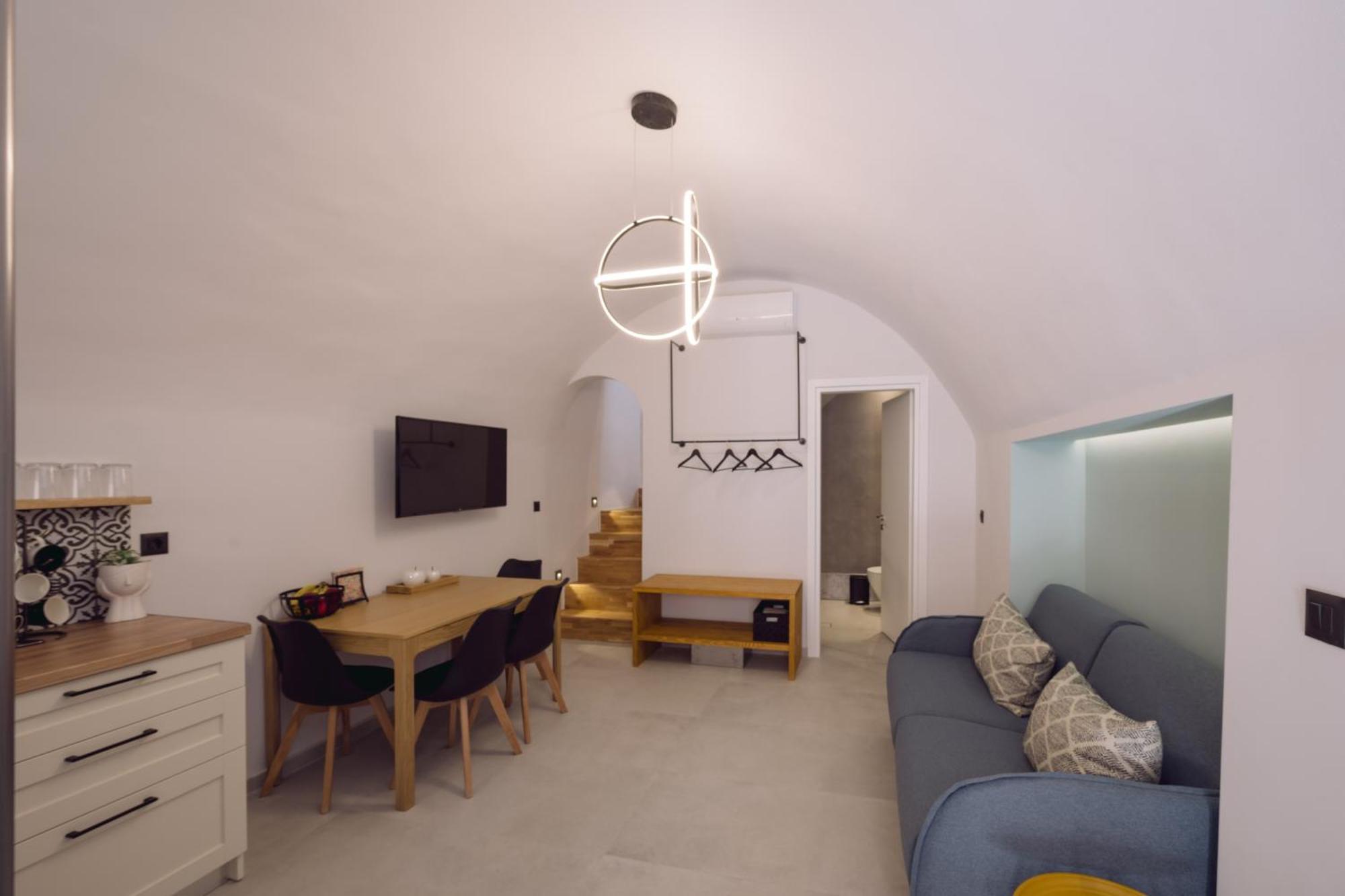 Arch Home, Luxury With Private Parking