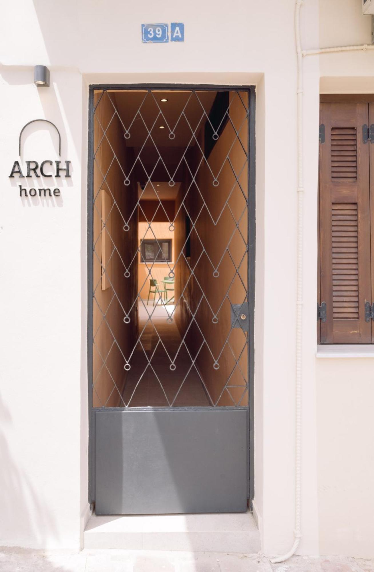Arch Home, Luxury With Private Parking