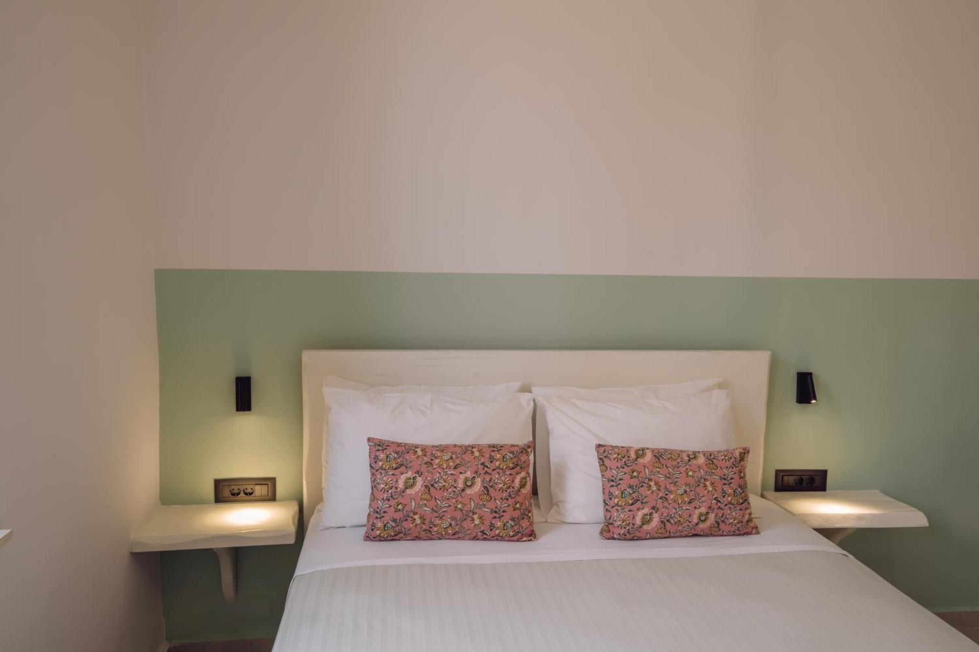 Arch Home, Luxury With Private Parking *