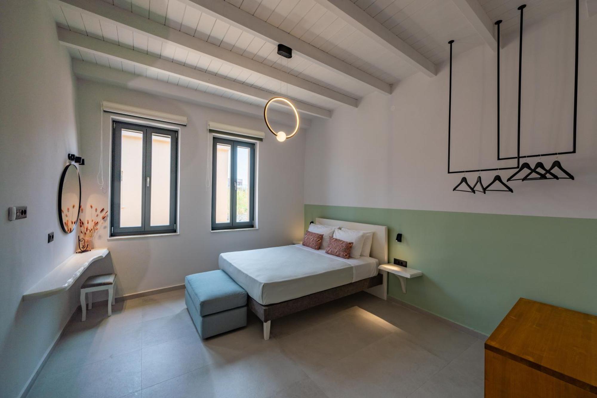 Arch Home, Luxury With Private Parking