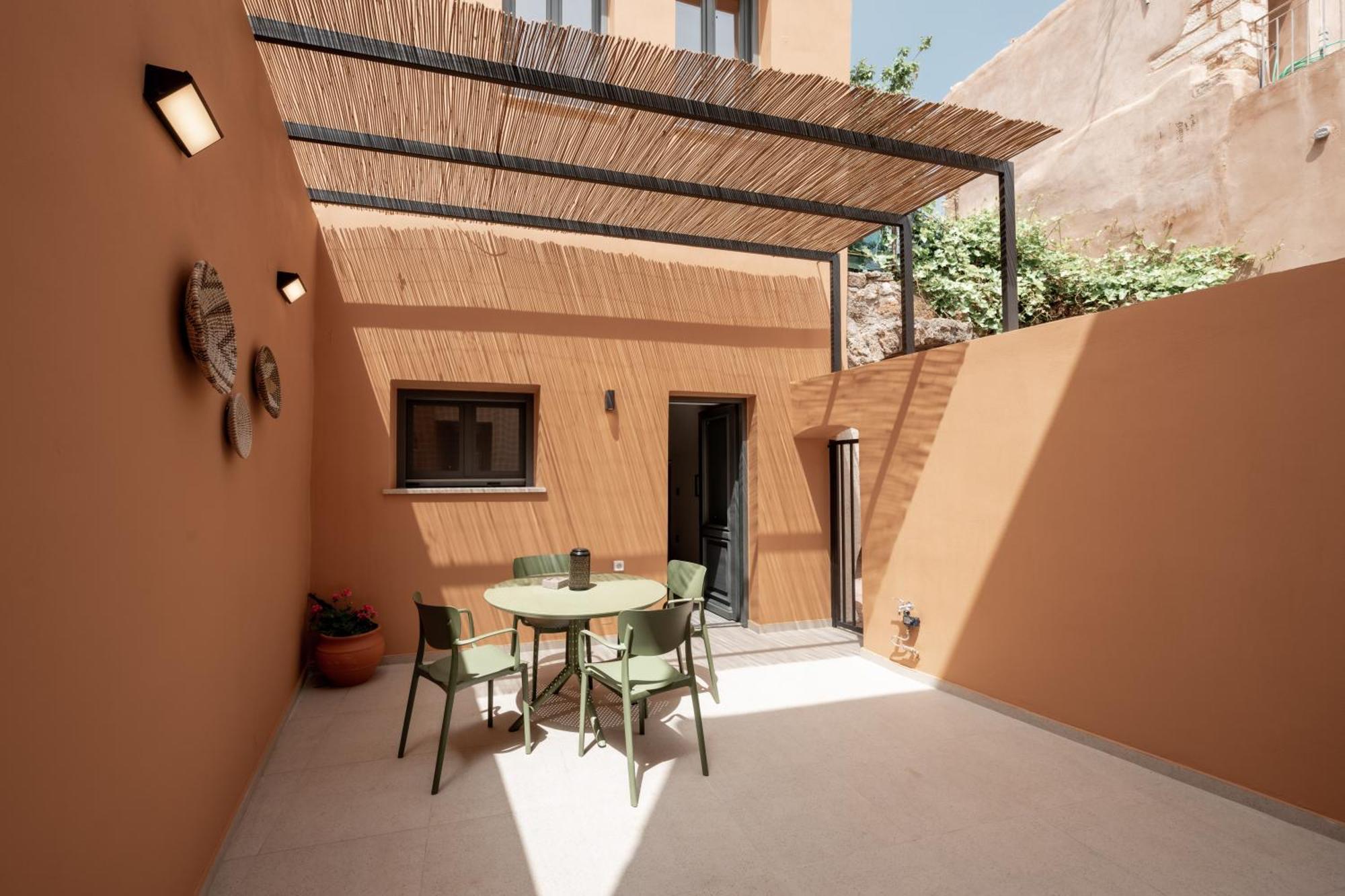 Arch Home, Luxury With Private Parking Holiday home *