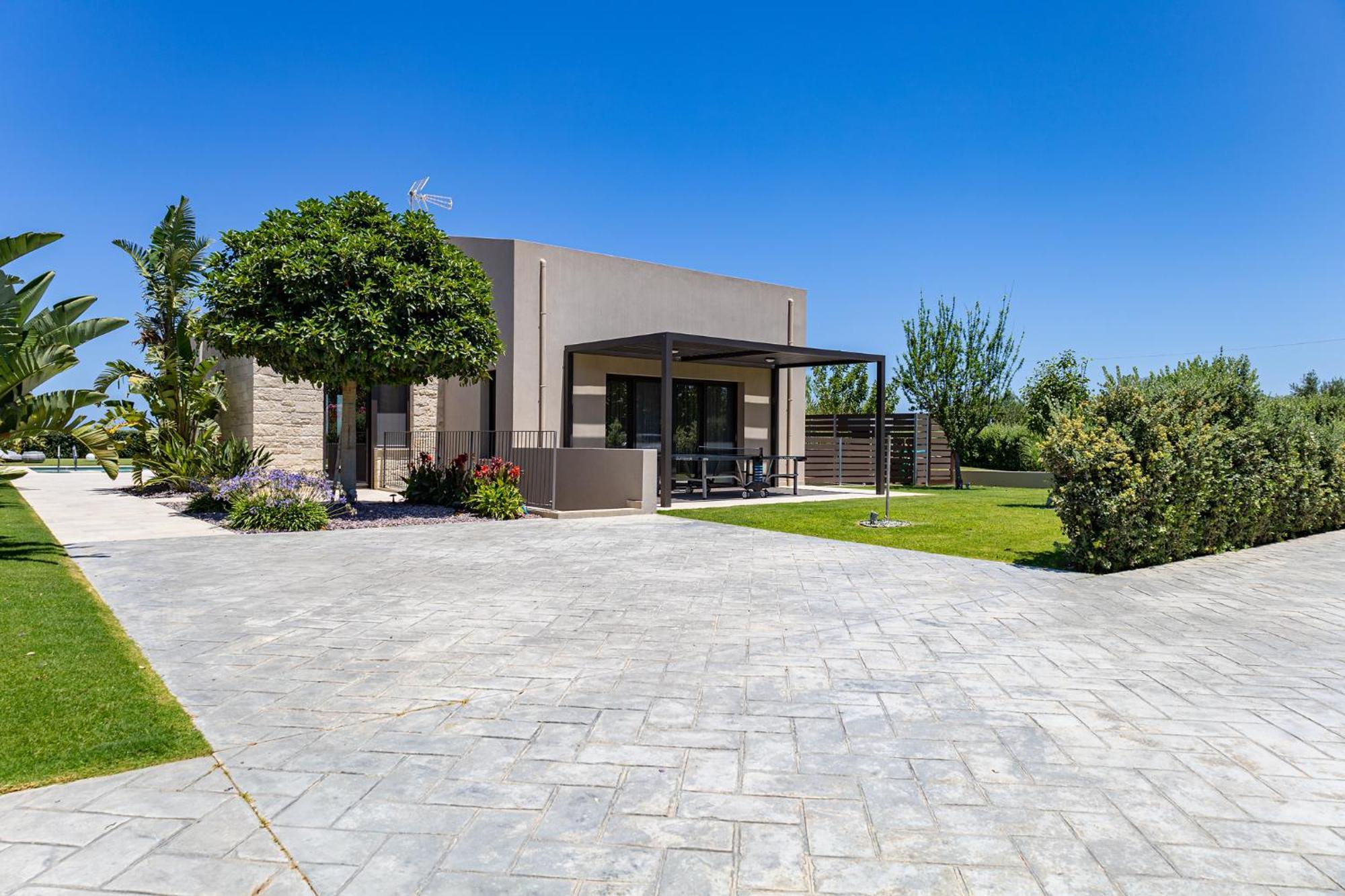 Iniada Villa
