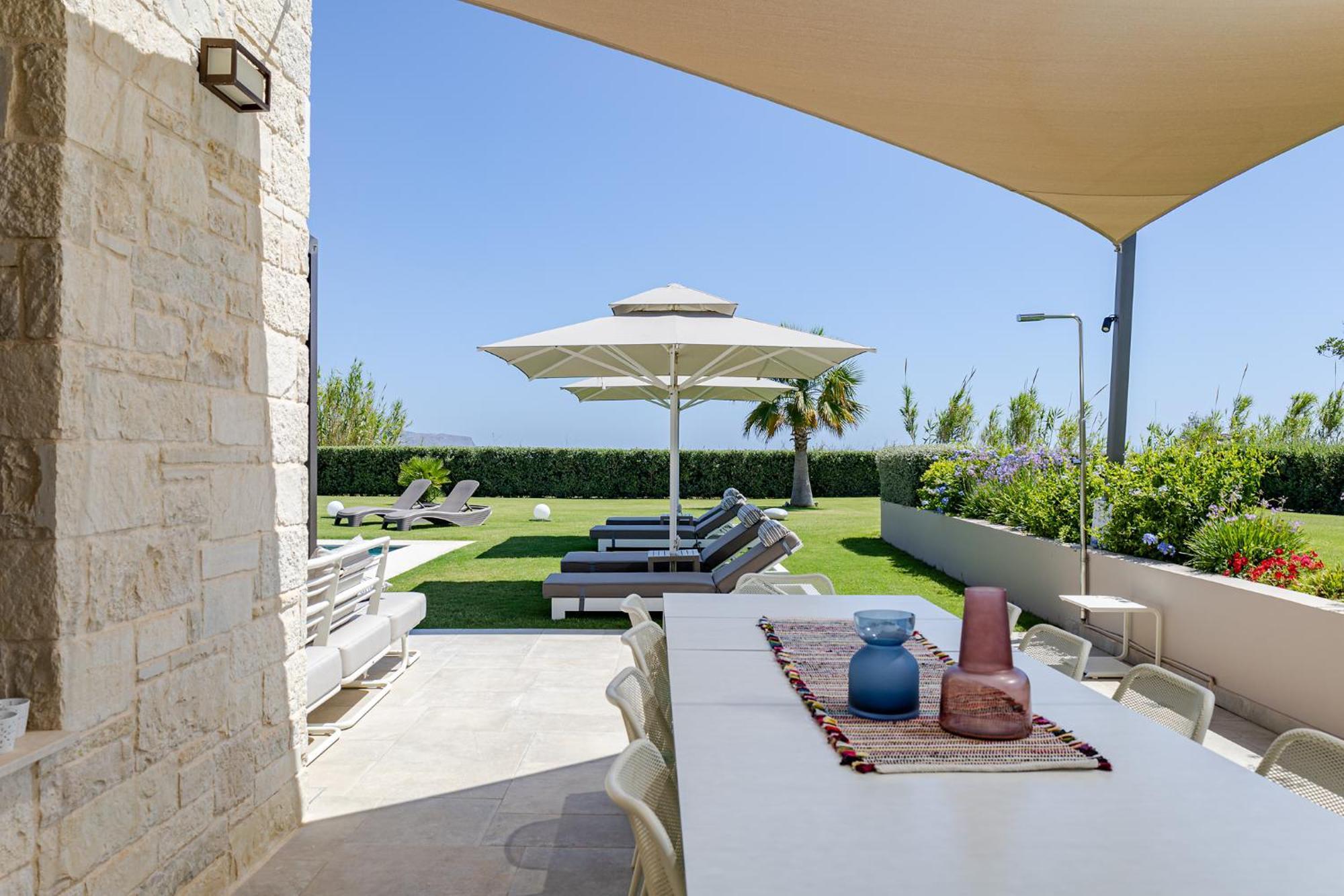 Iniada Villa