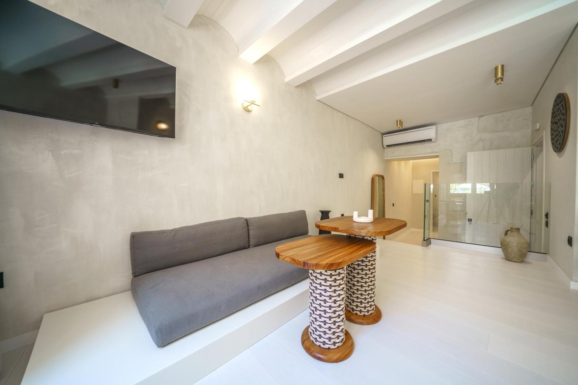 Amelia Luxury Old Town Apartment