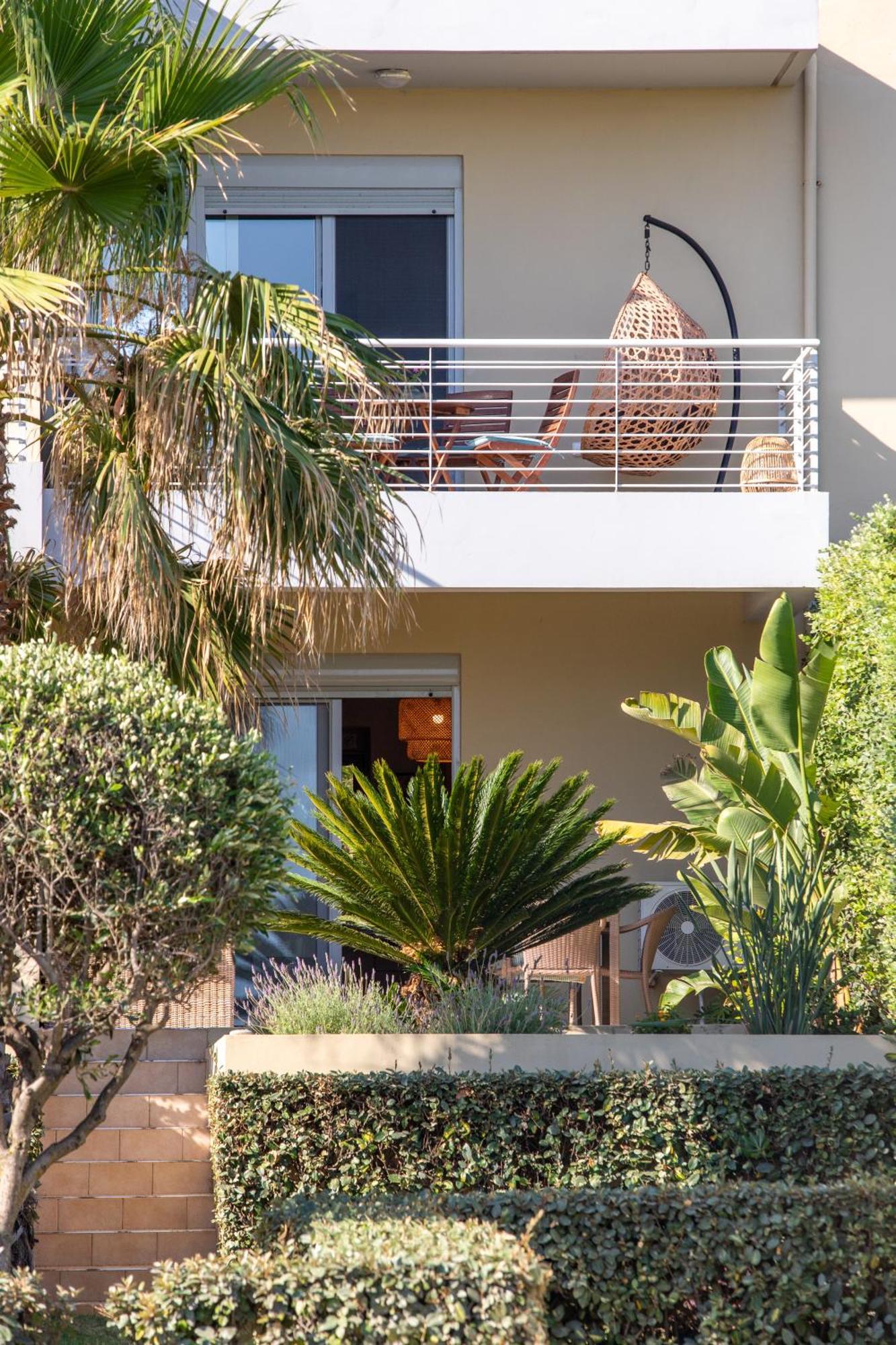 Maleme Yoga Blue Apartment