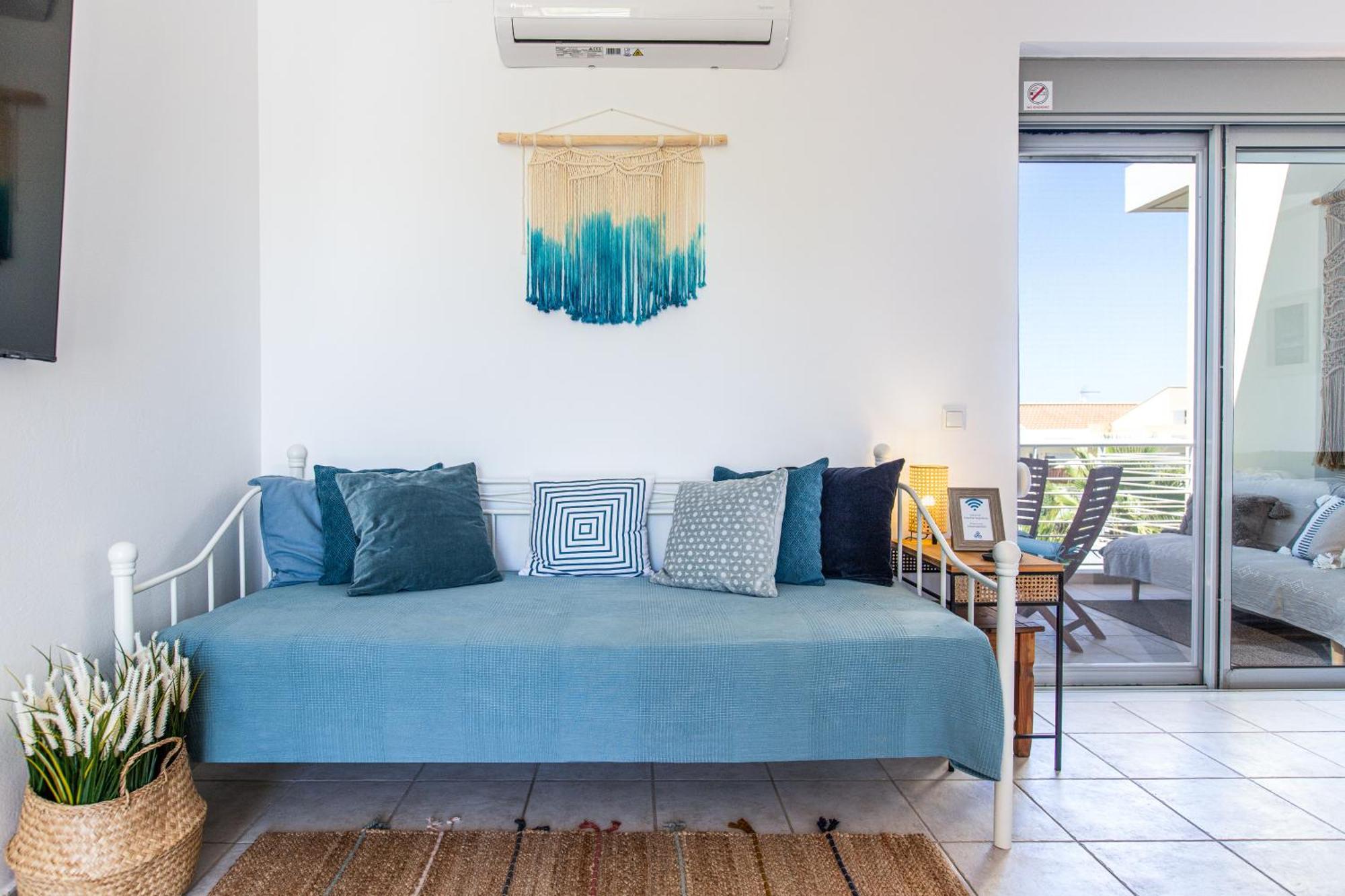 Maleme Yoga Blue Apartment