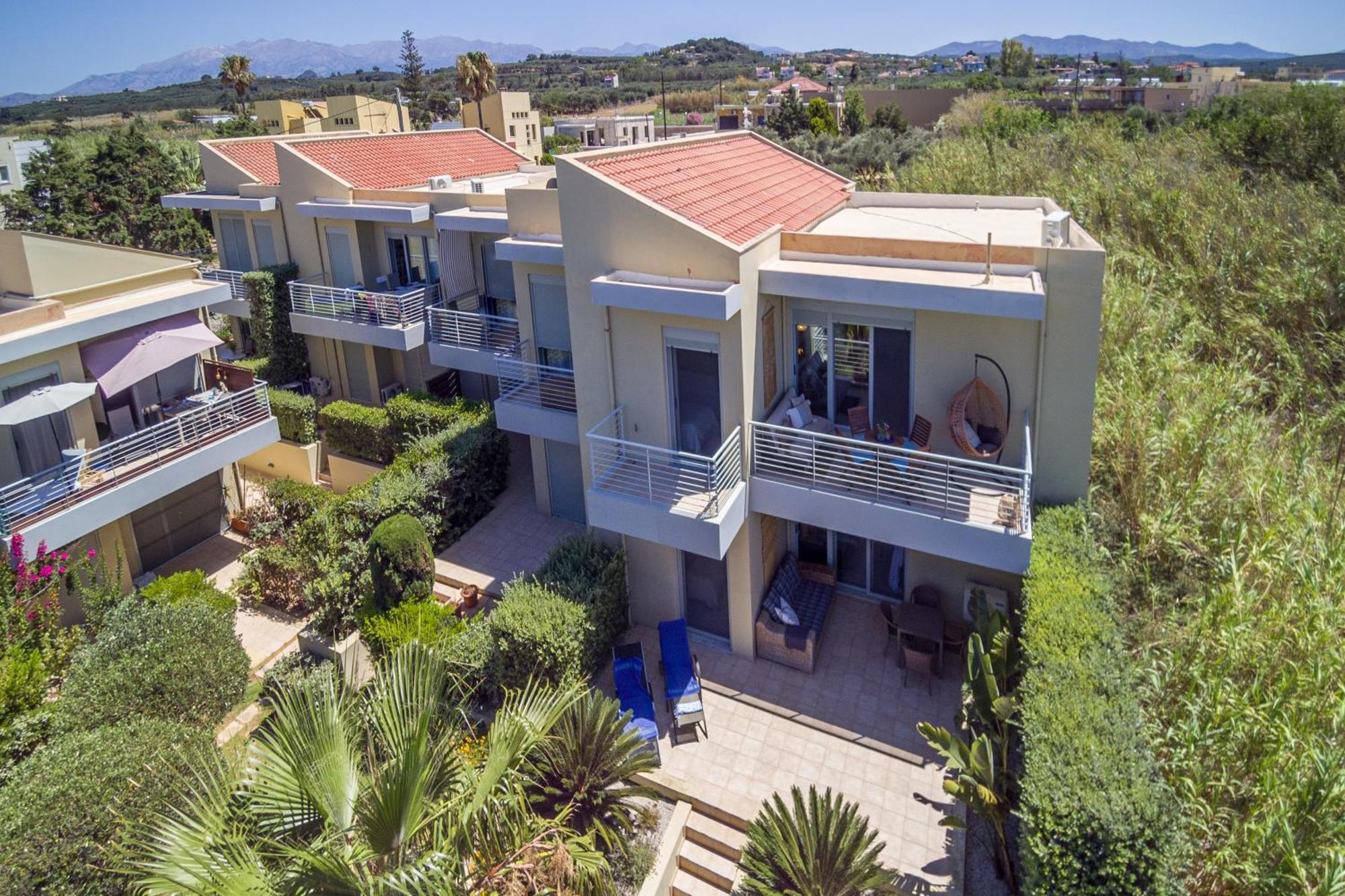 Maleme Yoga Blue Apartment