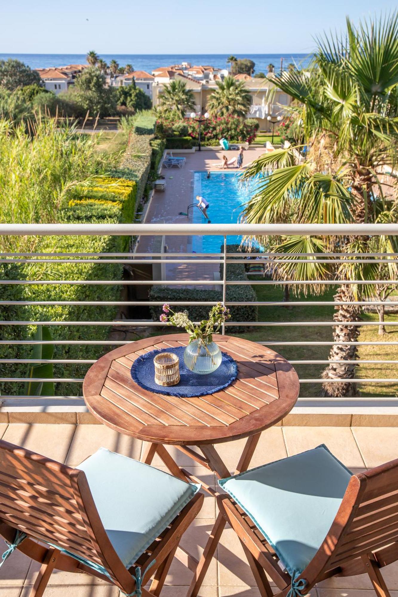 Maleme Yoga Blue Apartment