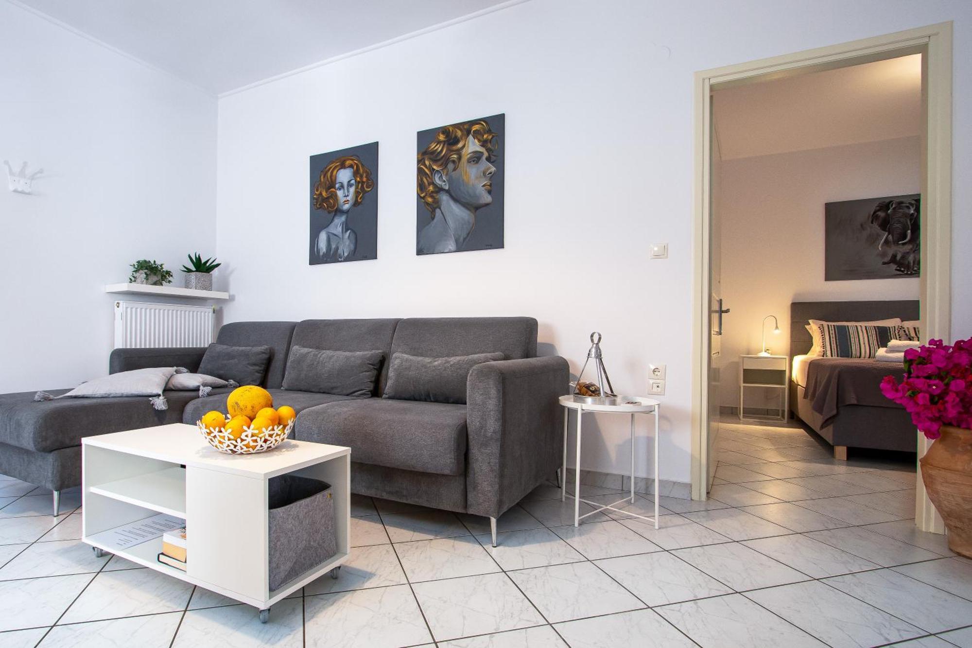 Easy Living Apartment *