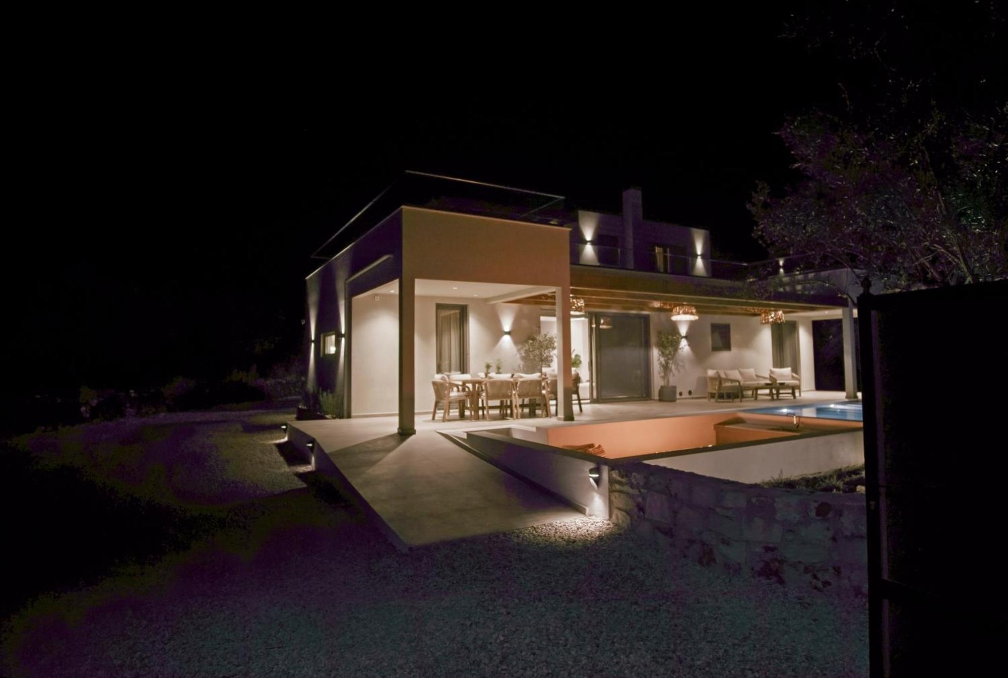 Mourelo Luxury In Chania With Private Pool Jacuzzi Villa *