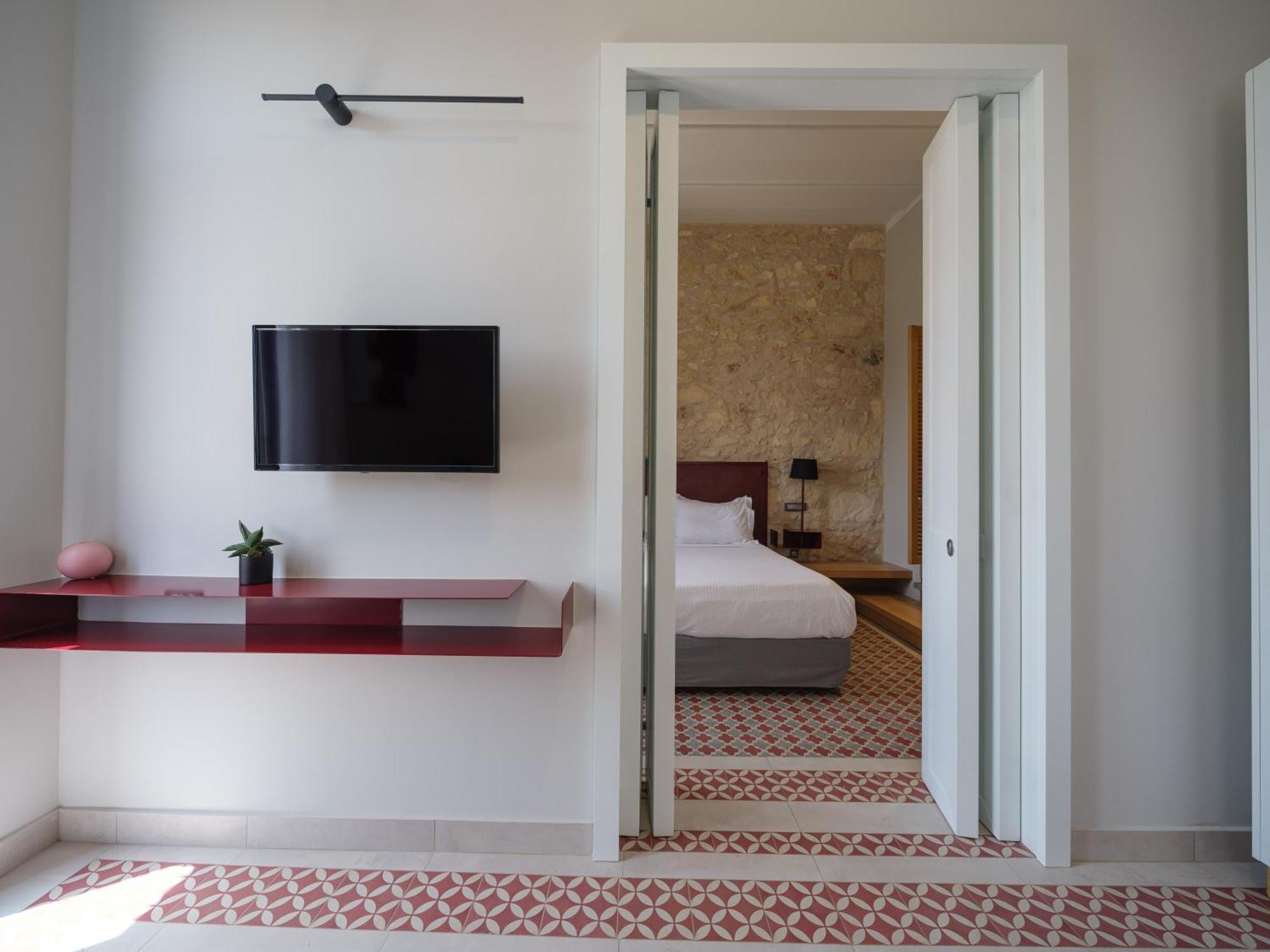 The Alma Hotel *