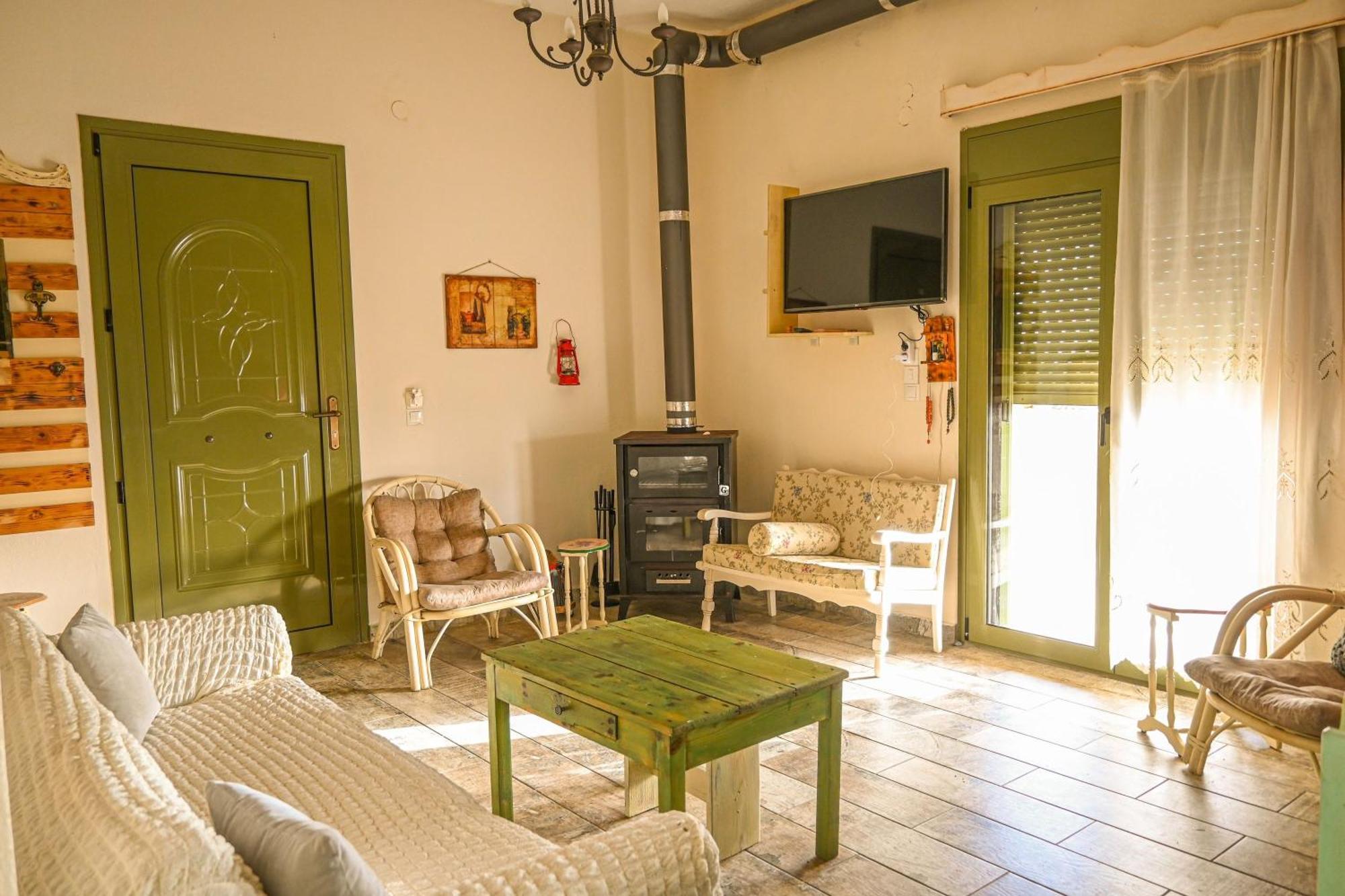 Stone Gea Up Floor Apartment