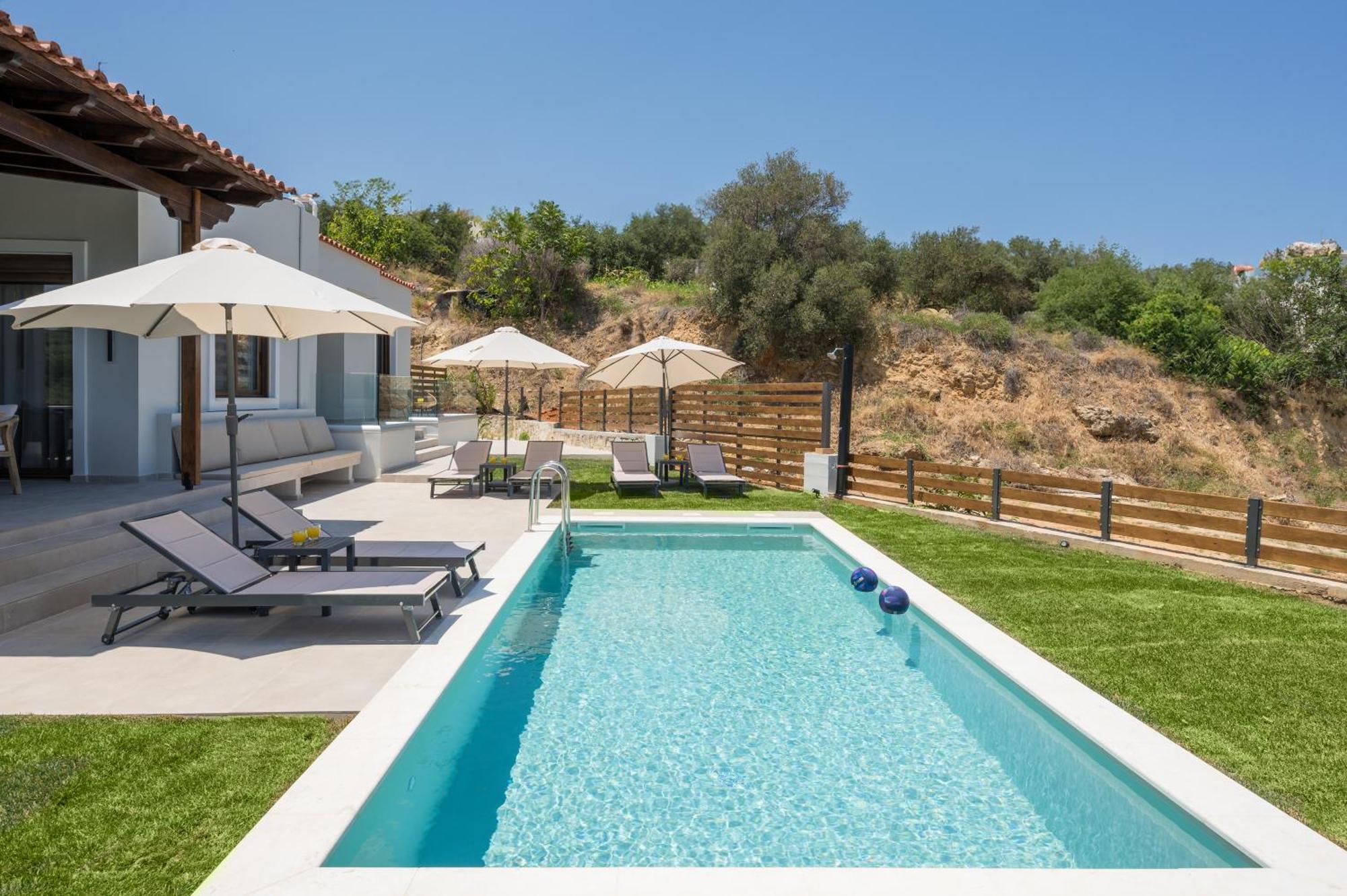 Villa Wisdom - Elegant & Homely With Pool, Galatas *