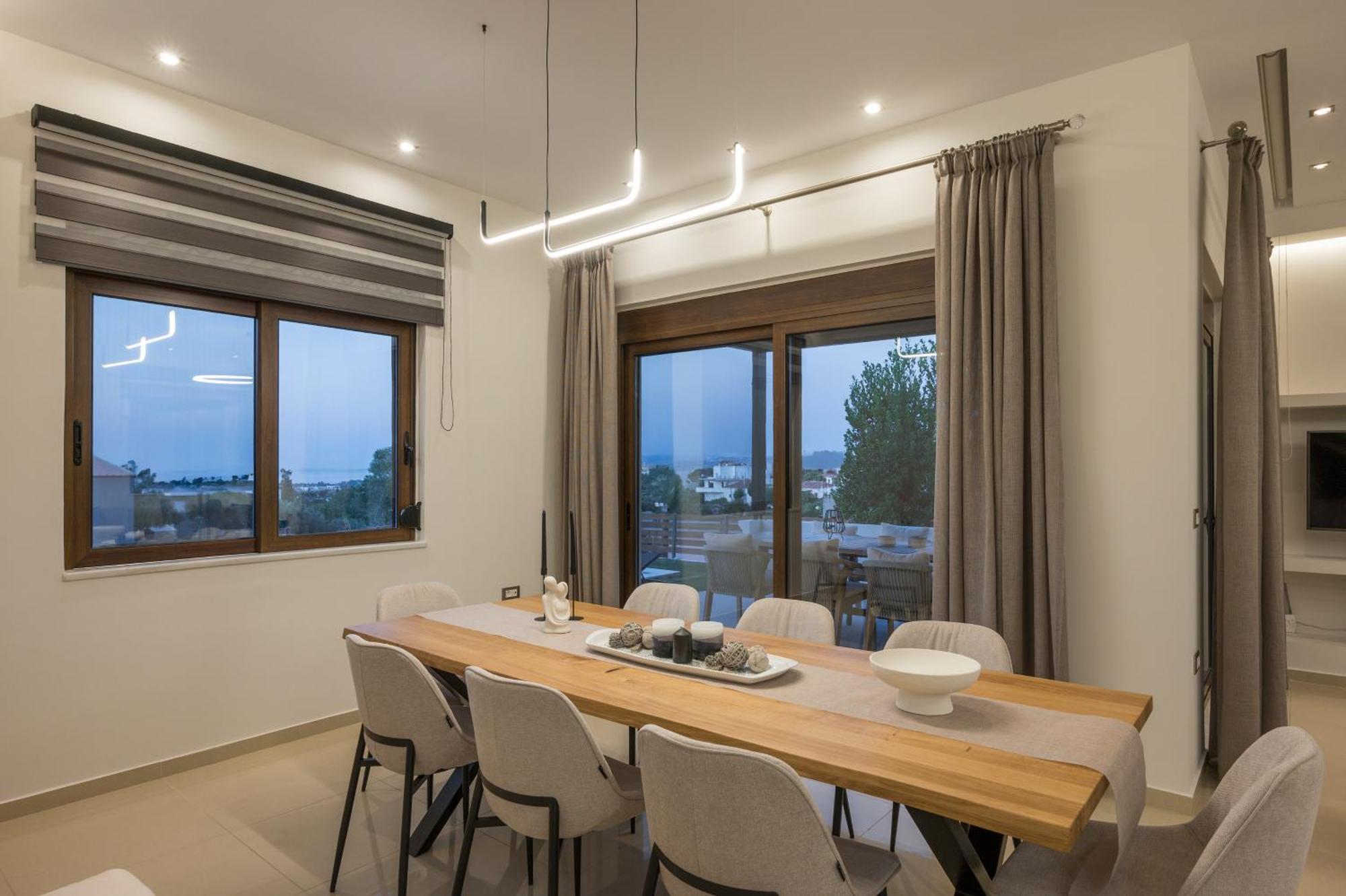 Wisdom - Elegant & Homely With Pool, Galatas *