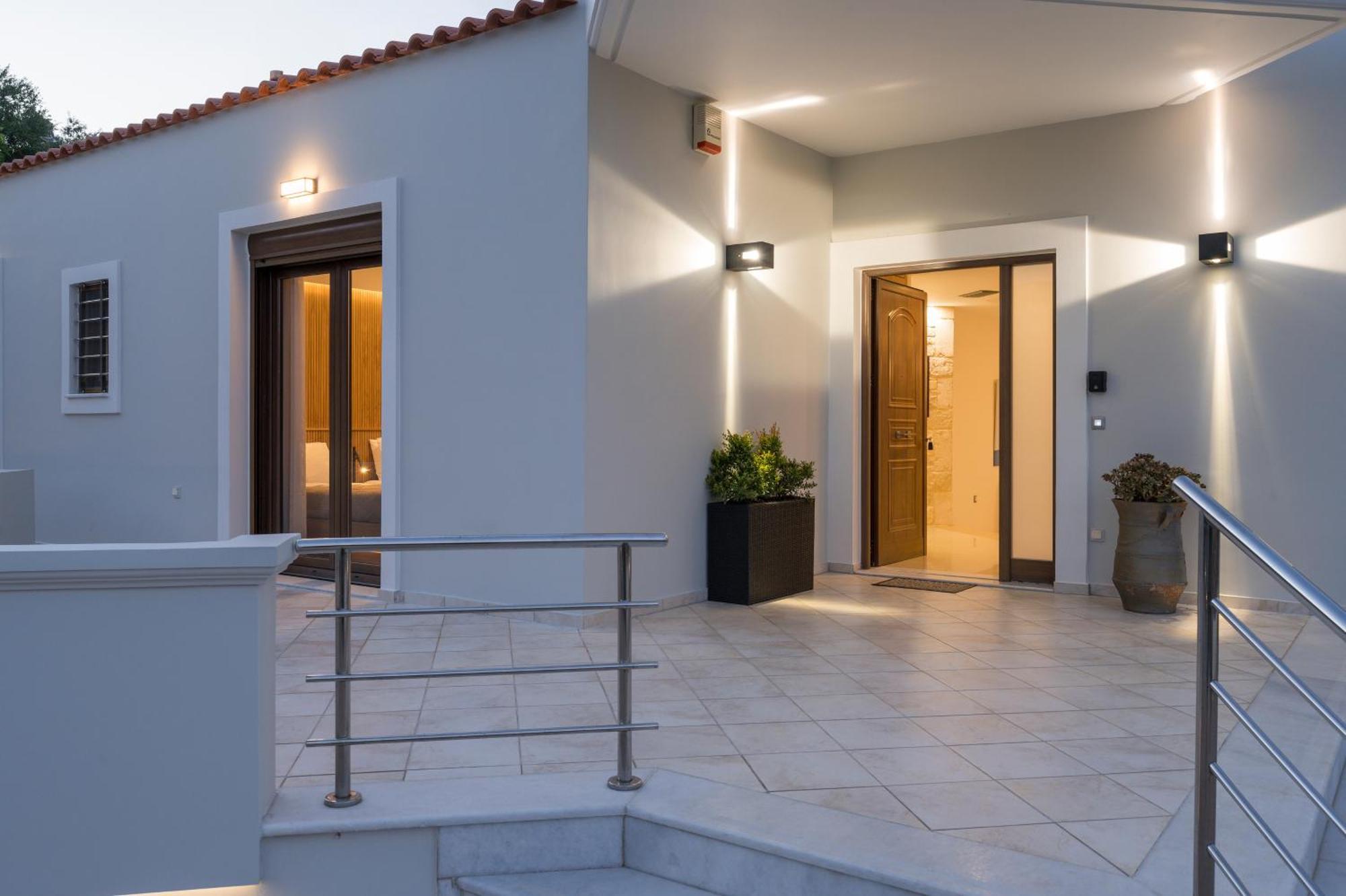 Wisdom - Elegant & Homely With Pool, Galatas