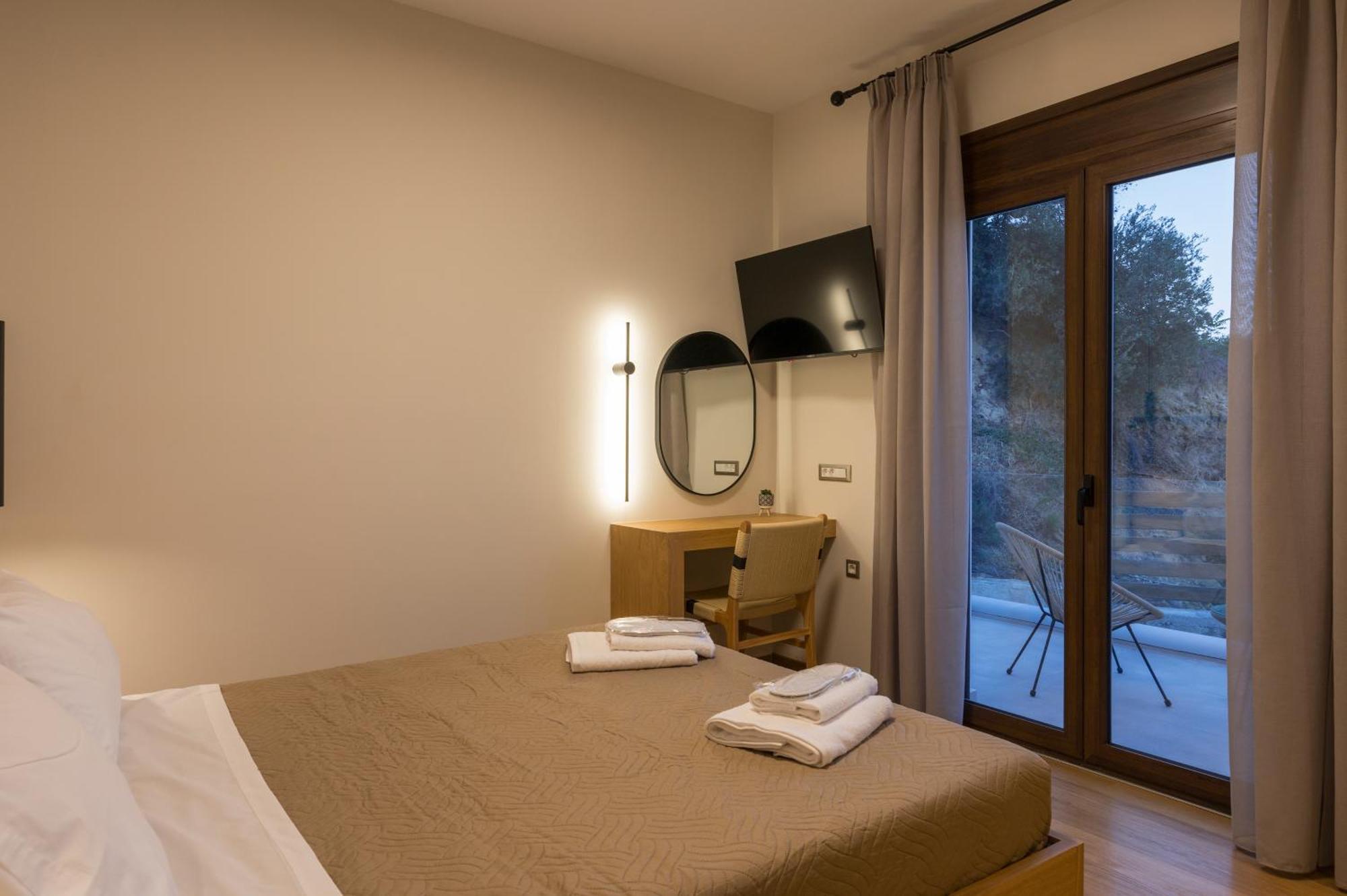 Wisdom - Elegant & Homely With Pool, Galatas Villa