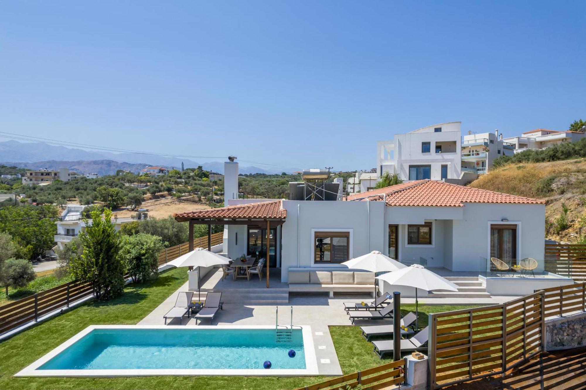 Wisdom - Elegant & Homely With Pool, Galatas * Chania (Crete)