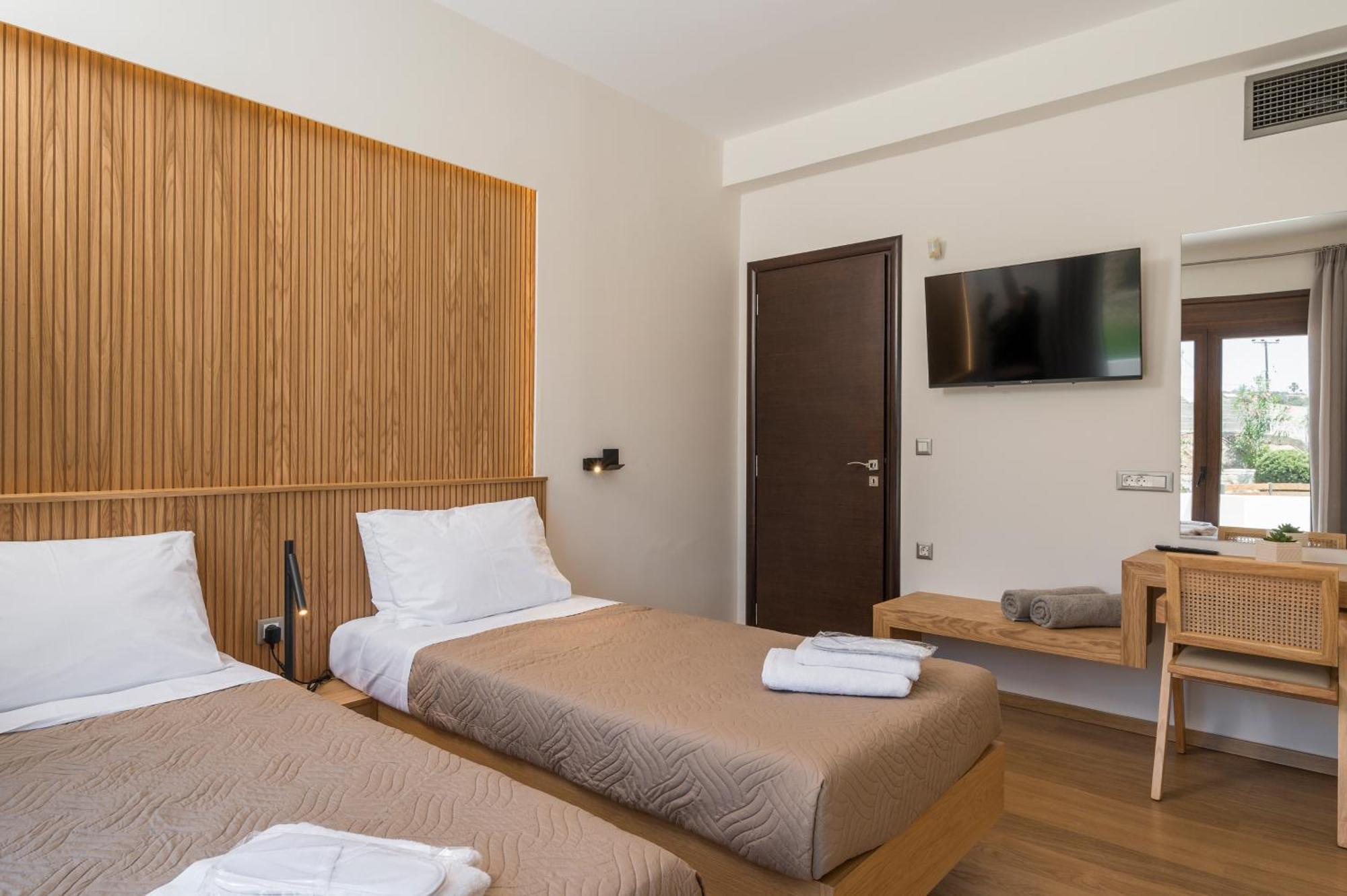 Wisdom - Elegant & Homely With Pool, Galatas Villa
