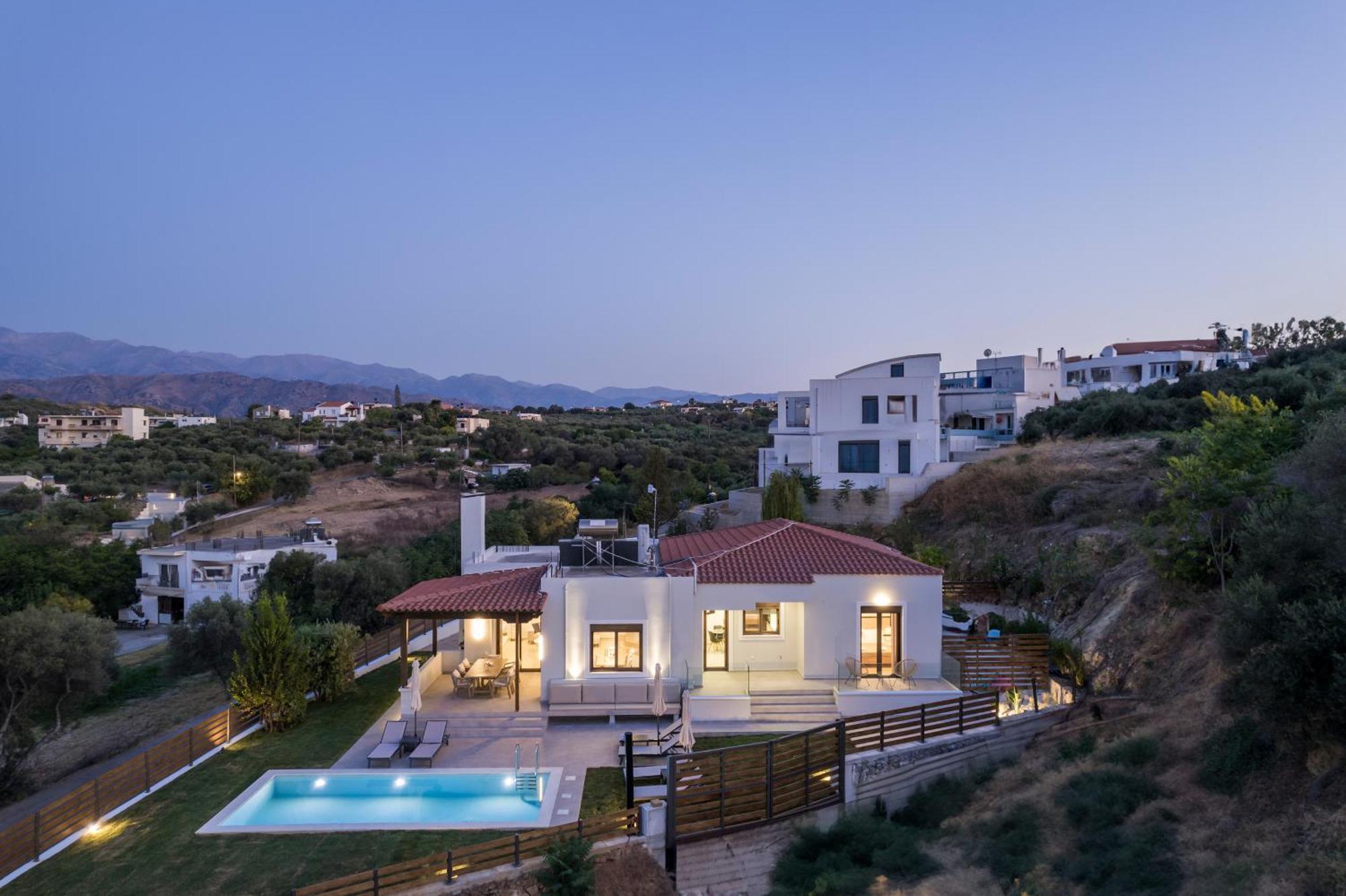 Villa Wisdom - Elegant & Homely With Pool, Galatas Chania (Crete)
