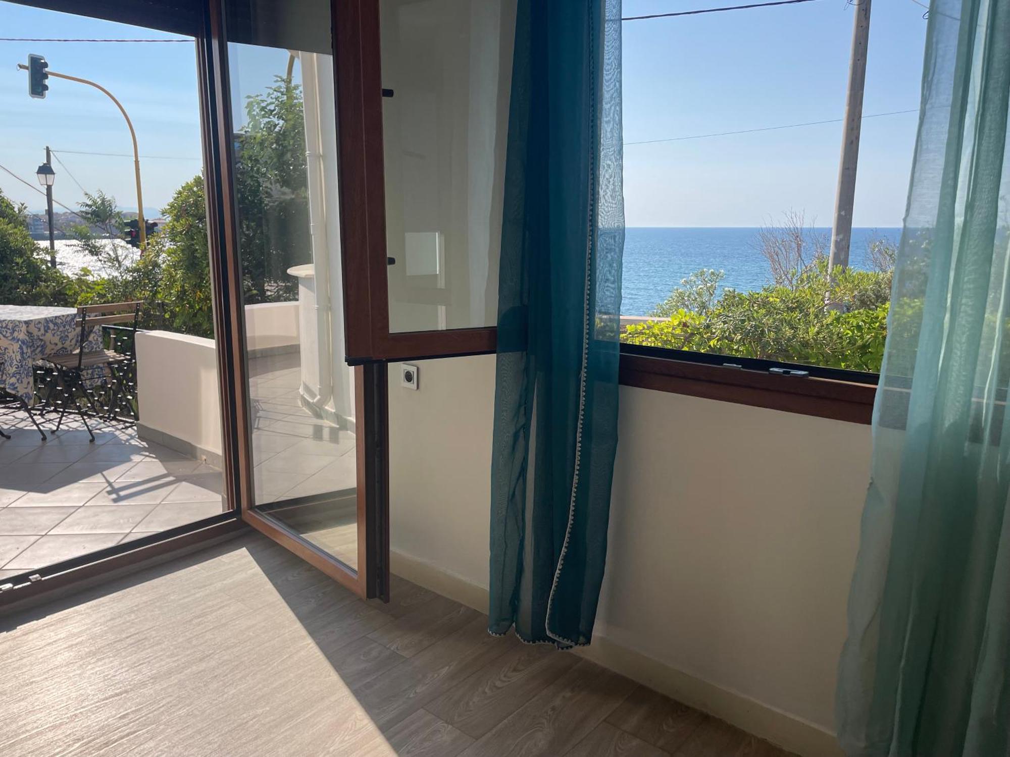 Naos-sea Front Vacation By Chania Center *