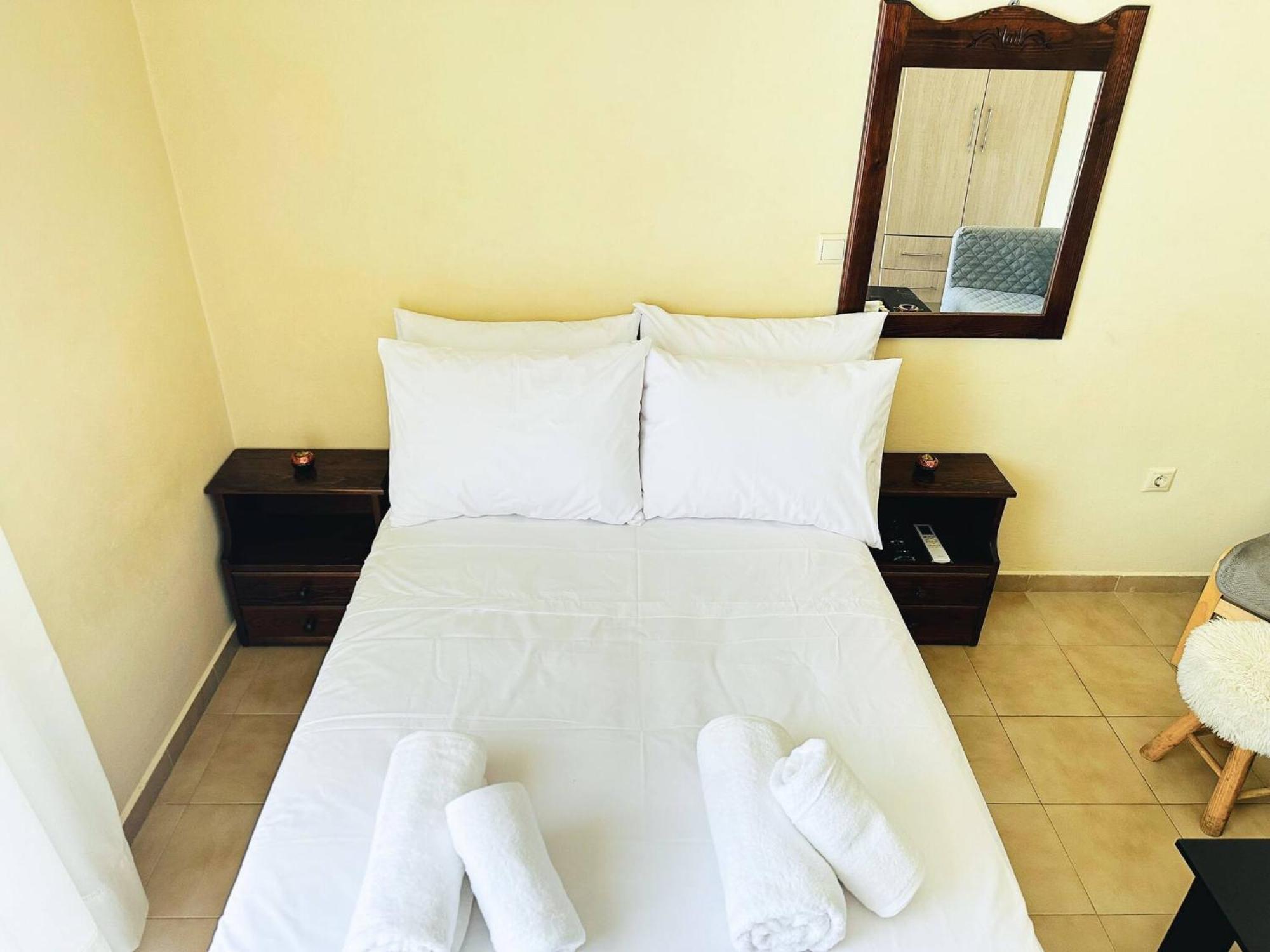 Yia Banaki 1 Min Walk To Old Town 7min Walk Apartamento Chrissi Akti Chania
