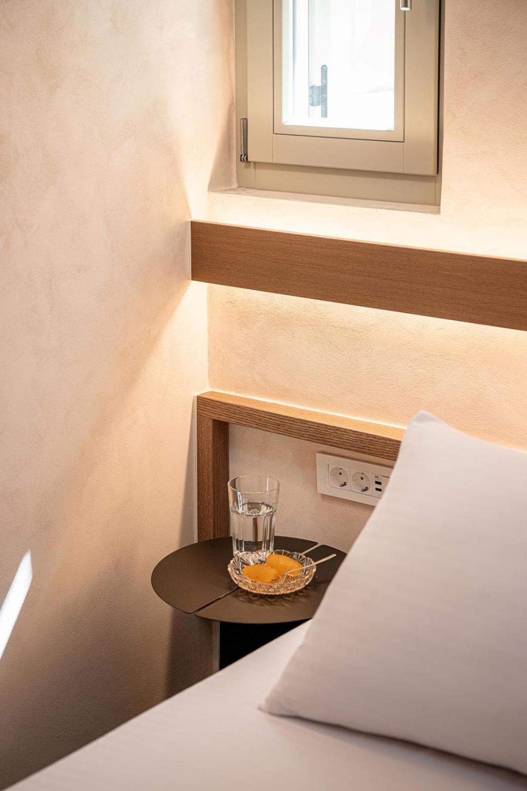 Monk 27 - Next To Old Venetian Harbor *