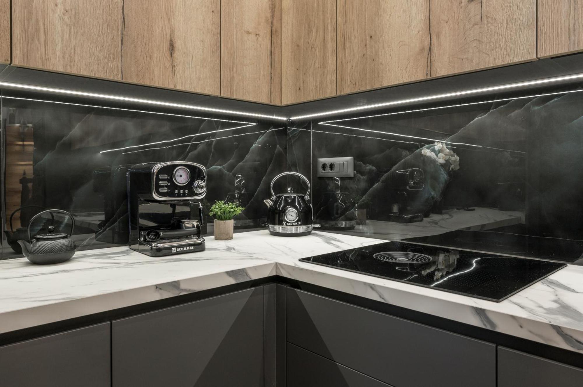 Apartment Dreams I *