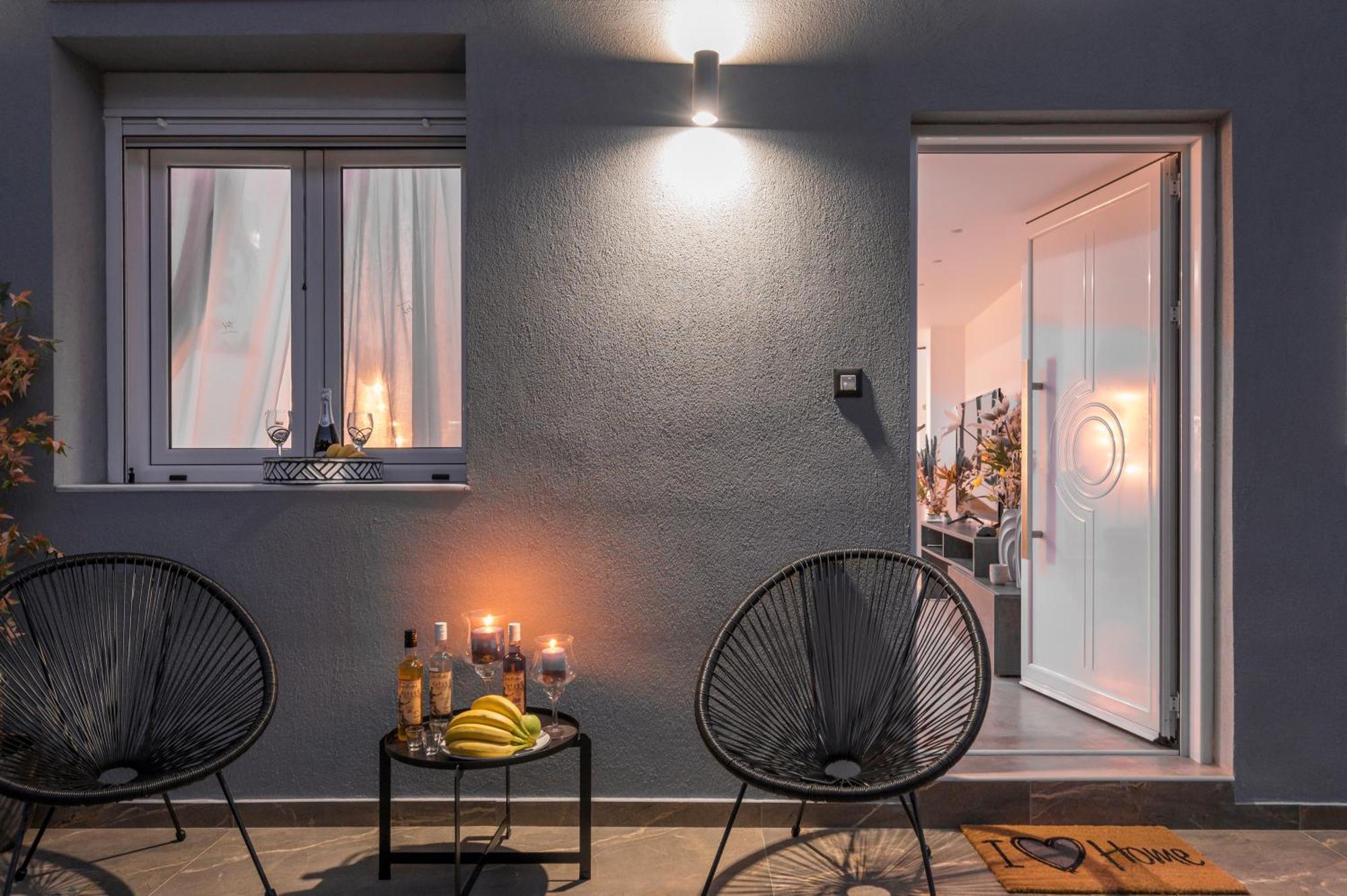 Apartment Dreams I *