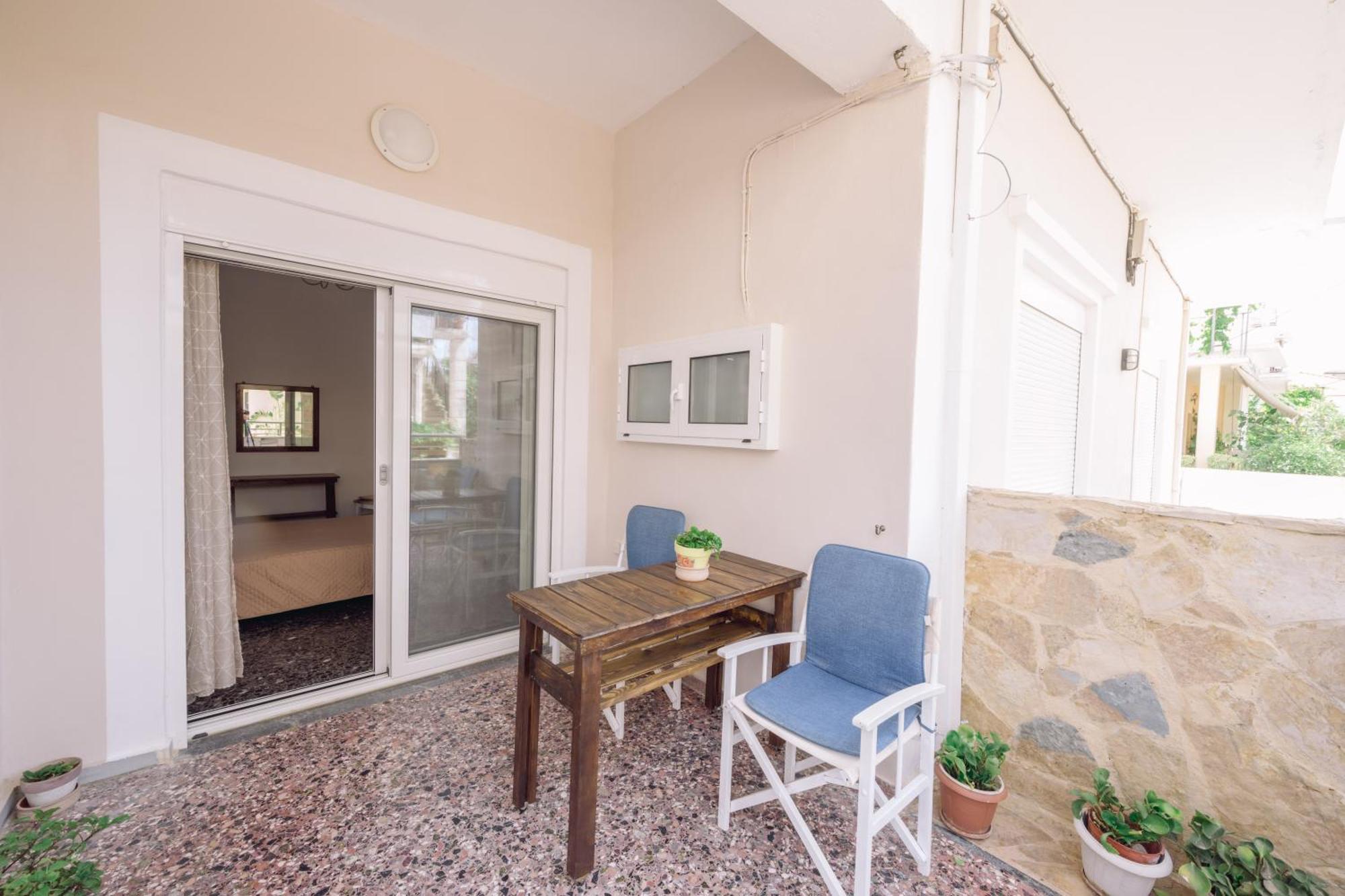 Koumbes Apartment