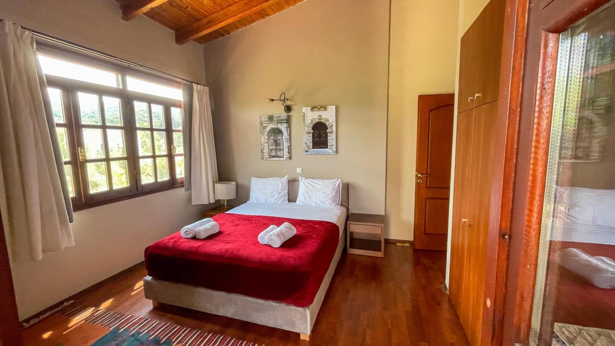 Skine With Private Pool And Garden Villa