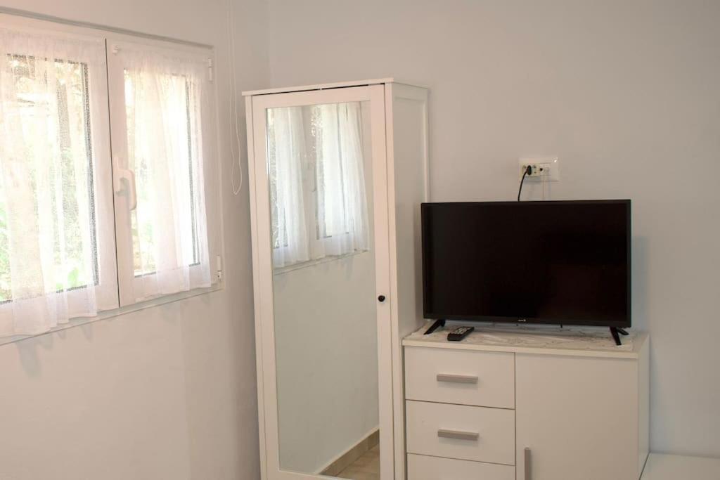 Astrinos Simple Cozy Comfortable Close To The