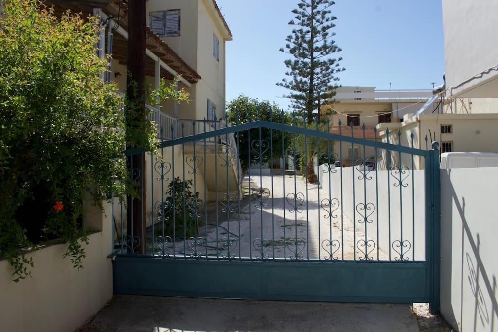 Astrinos Simple Cozy Comfortable Close To The Apartment *