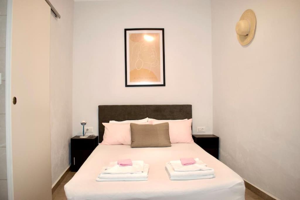 Astrinos Simple Cozy Comfortable Close To The Apartment