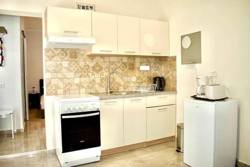 Apartment Astrinos Simple Cozy Comfortable Close To The