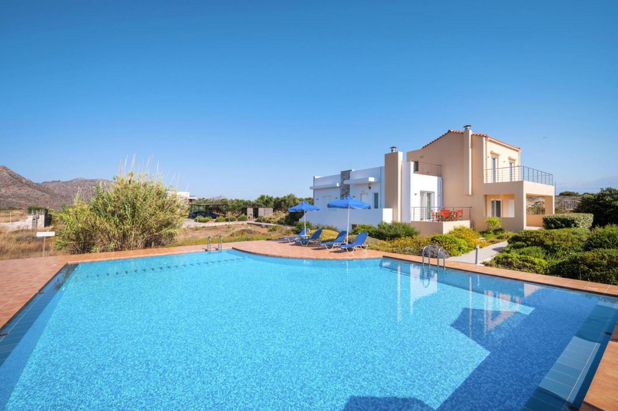 Appartement In Chania With Outdoor Pool
