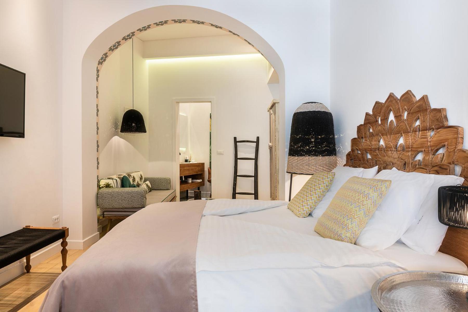 Hotel Nyx Chic Manor 3*