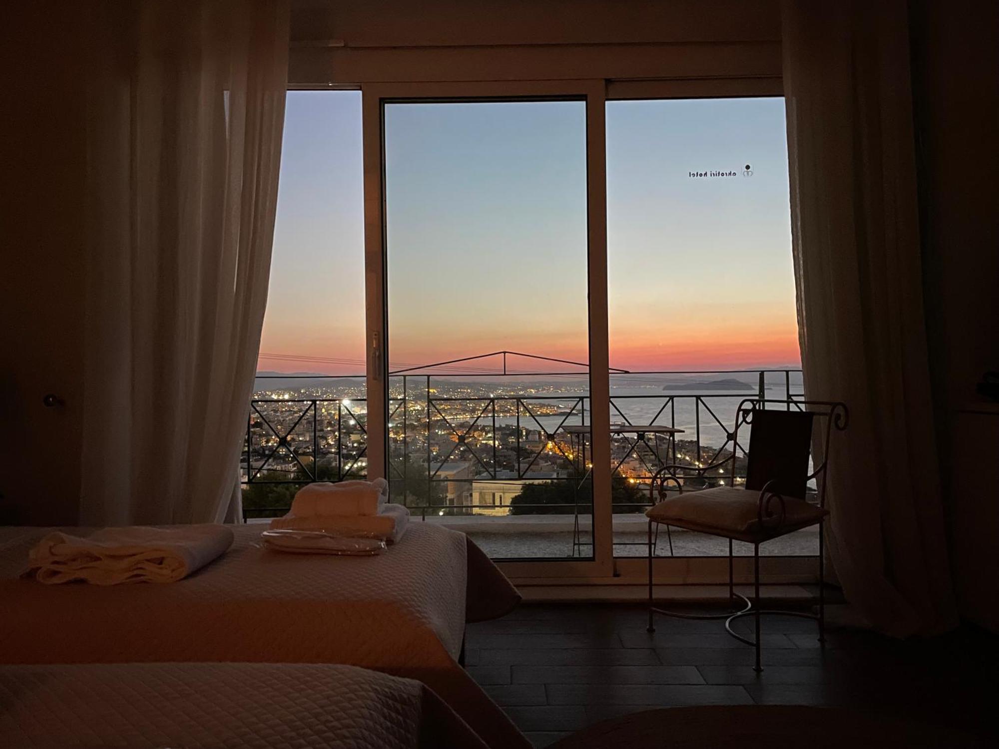 Akrotiri Hotel