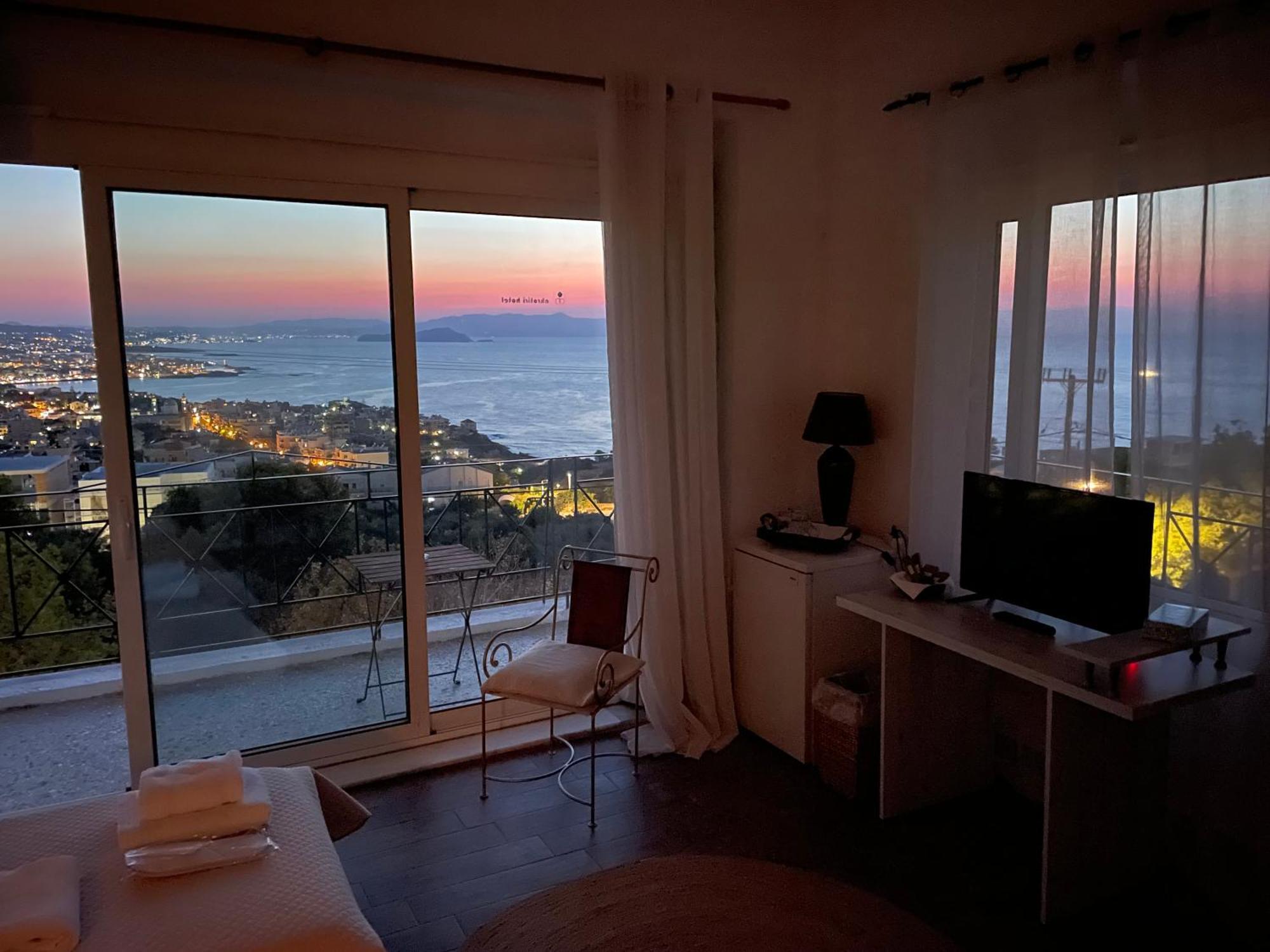 Akrotiri Hotel 2*