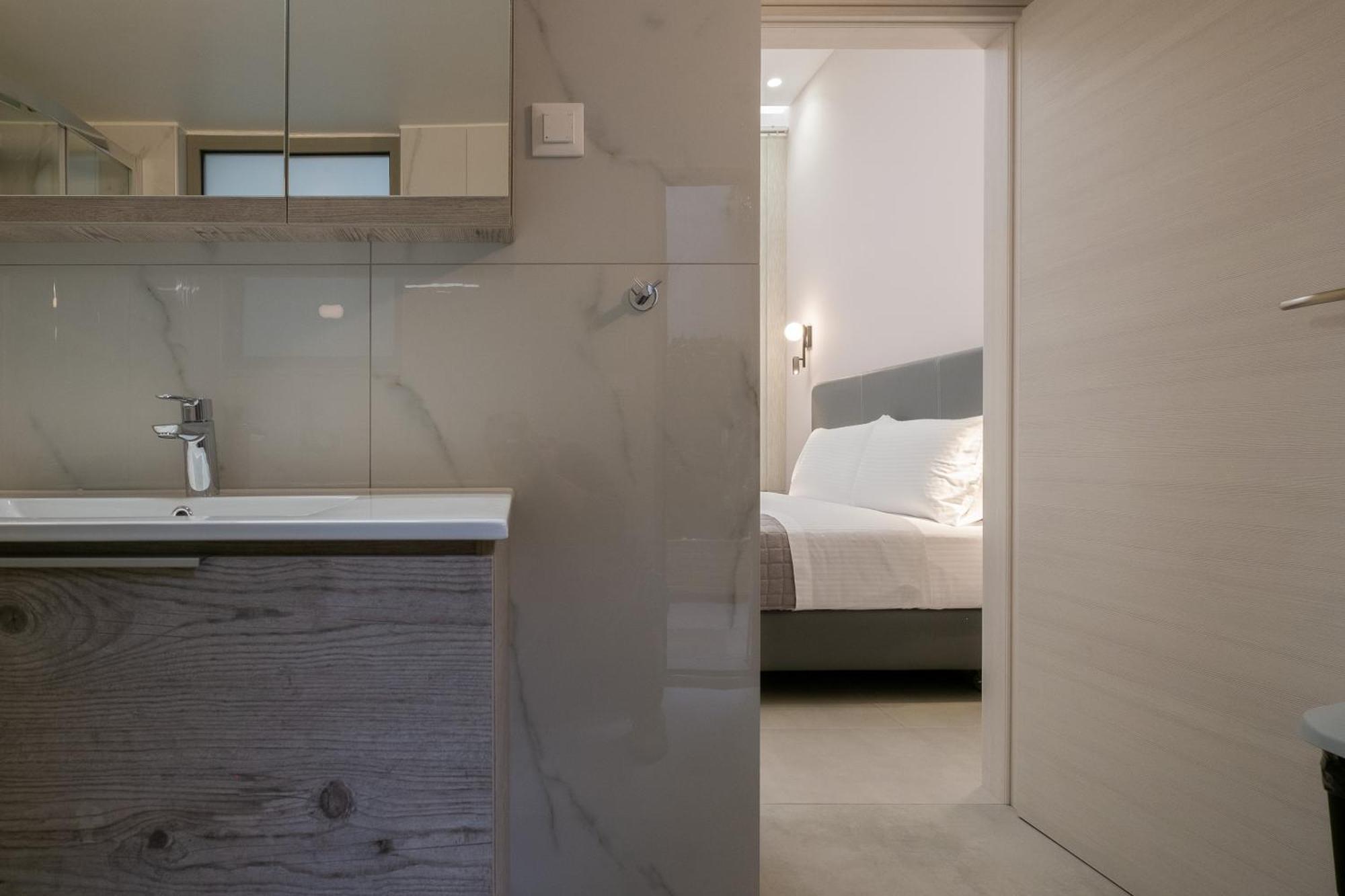 Peris 4 With Yard Steps To Old Town - Ac, Wifi