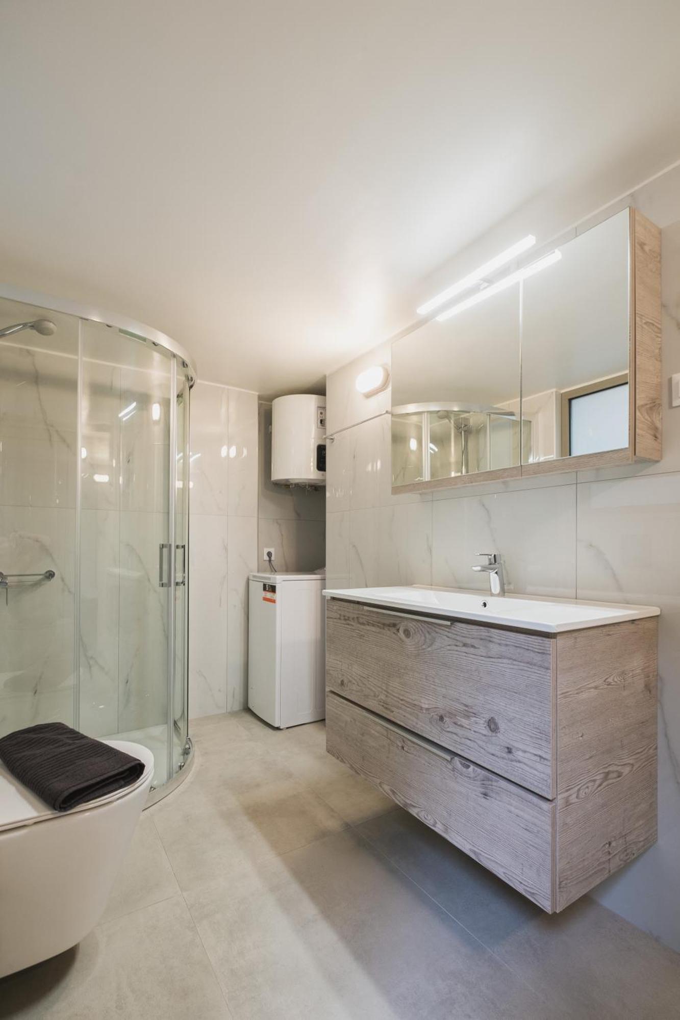 Peris 4 With Yard Steps To Old Town - Ac, Wifi Appartement