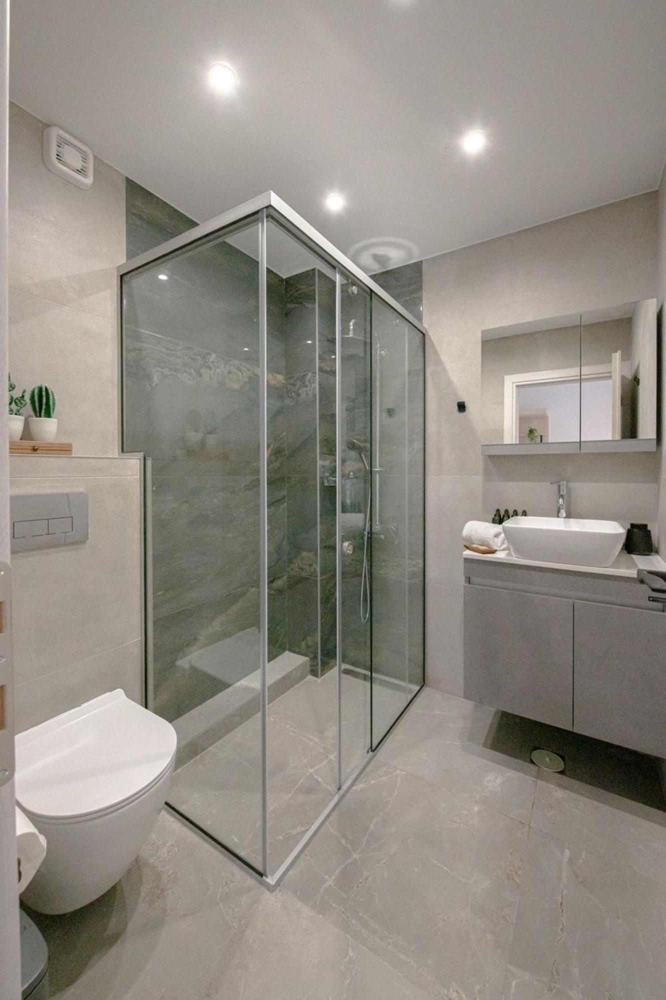 Minimal Chic Retreat Apartment