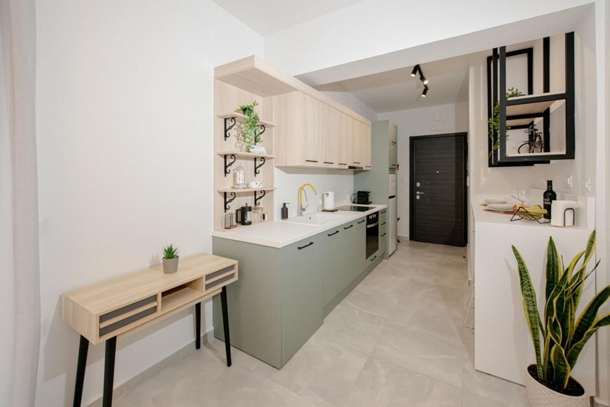 Minimal Chic Retreat Apartment *