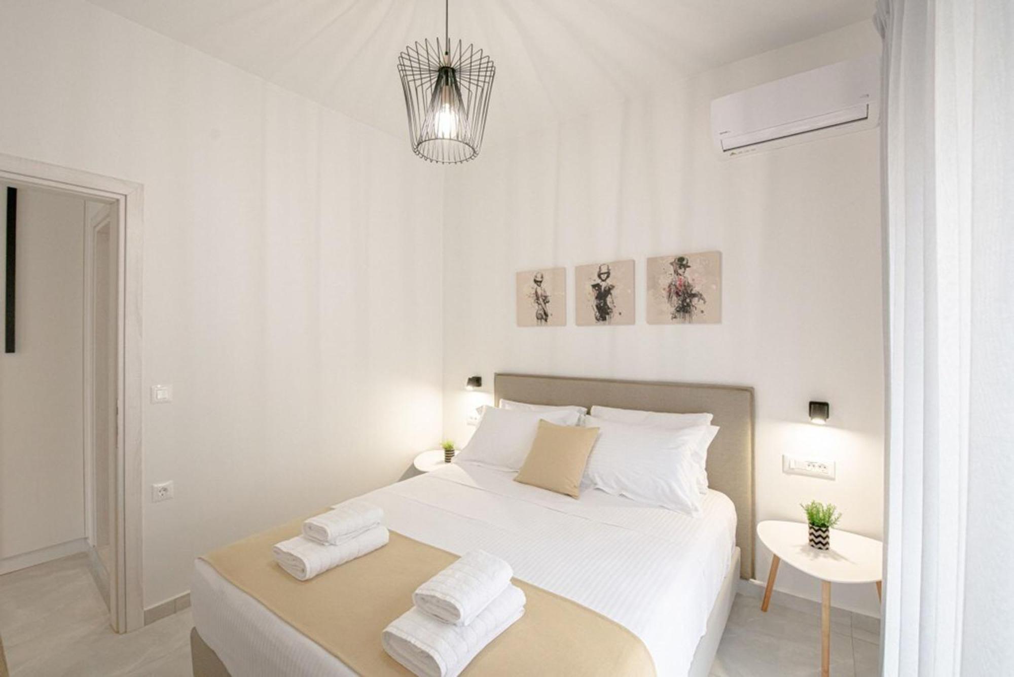 Minimal Chic Retreat *