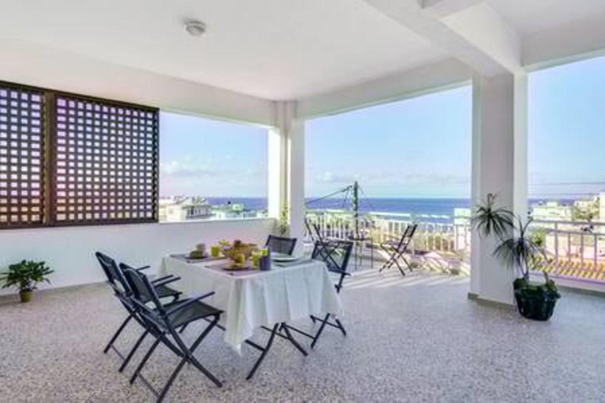 Sea And Mountain View Apartment