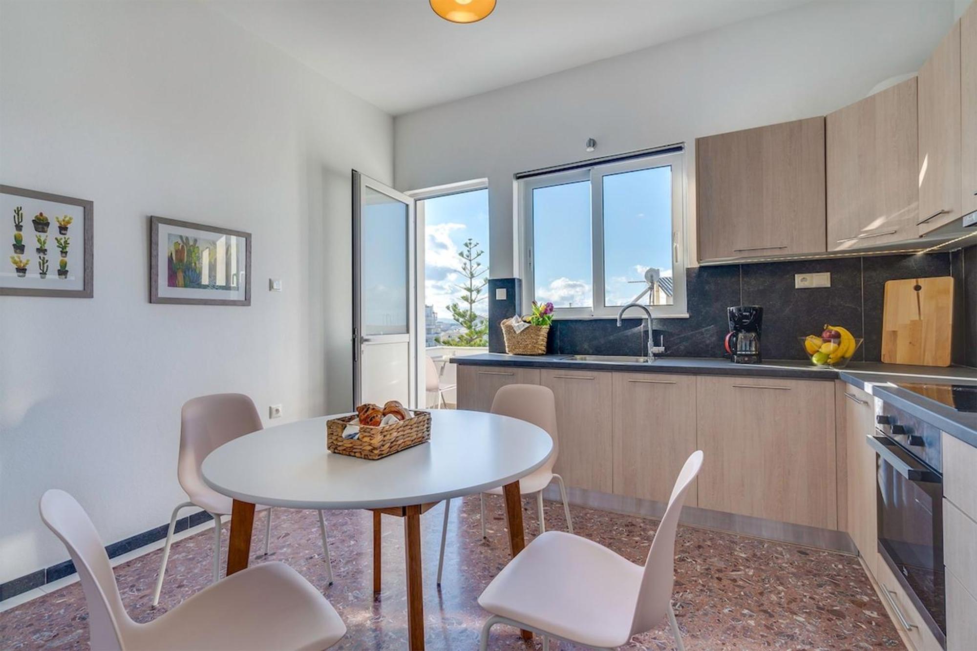 Sea And Mountain View Apartment