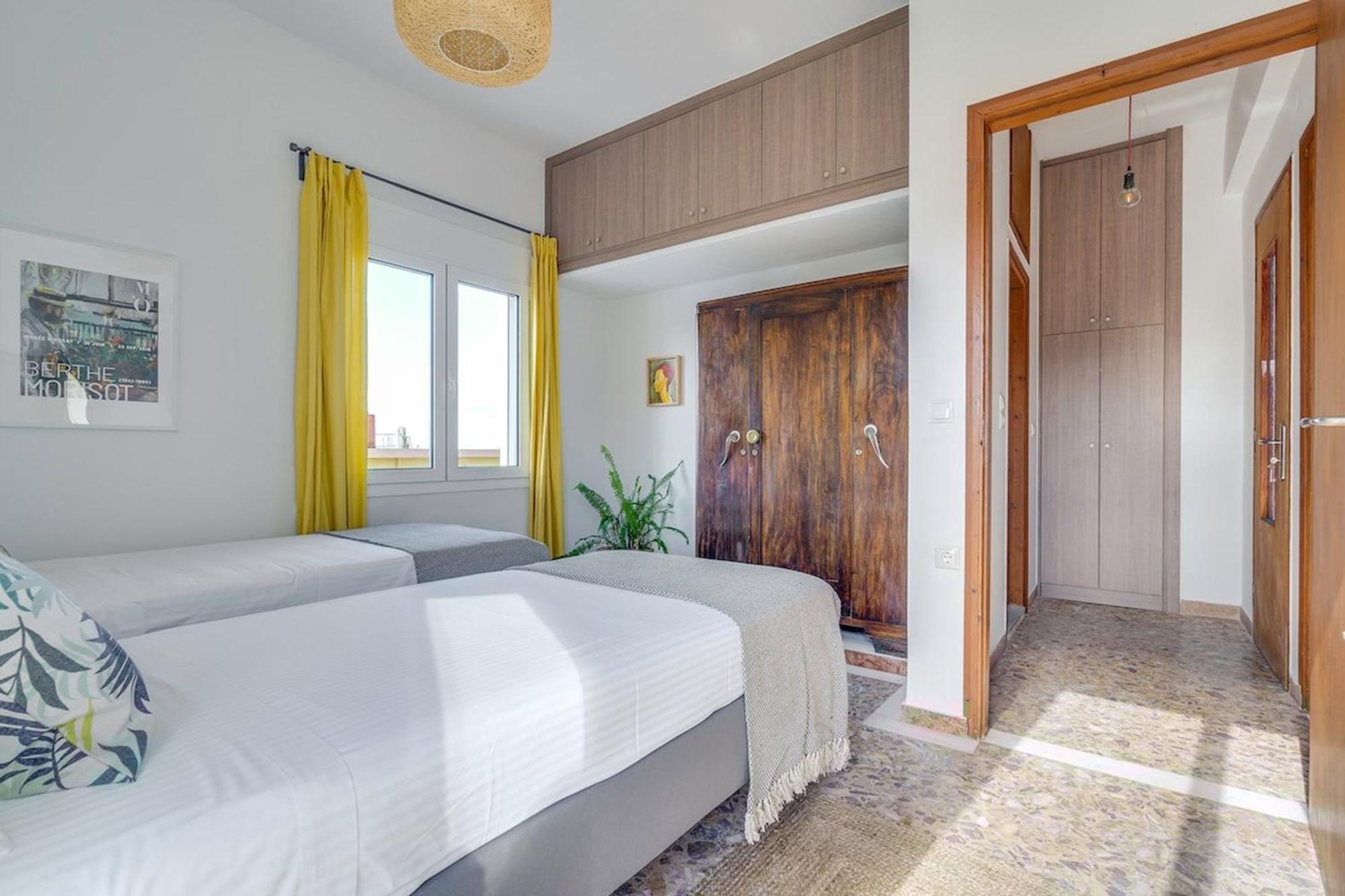 Sea And Mountain View Apartment